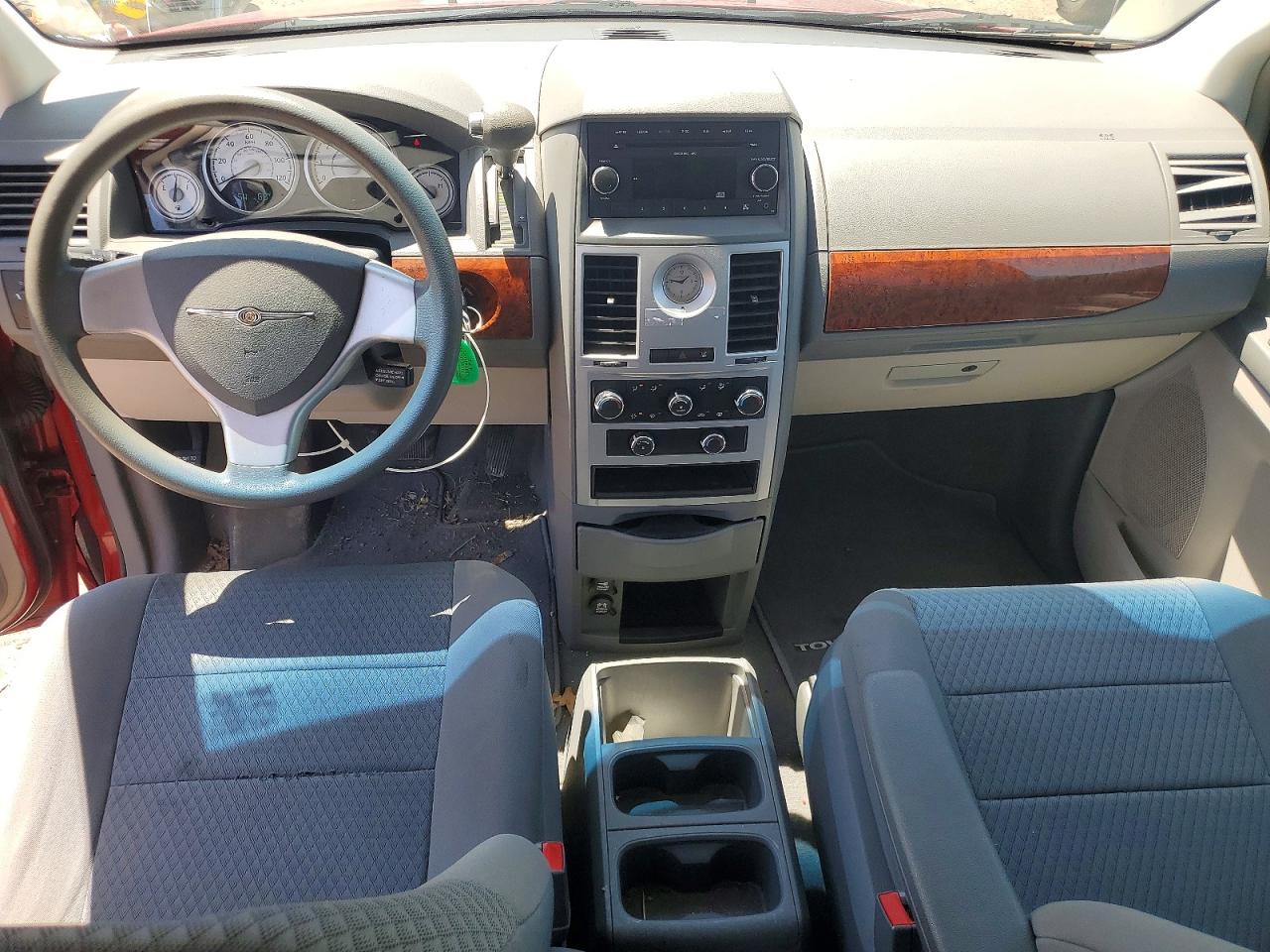 2009 Chrysler Town & Country Lx Red vin: 2A8HR44E09R529966