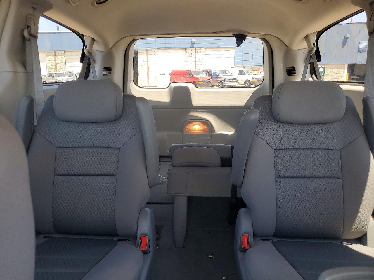 2009 Chrysler Town & Country Lx Red vin: 2A8HR44E09R529966