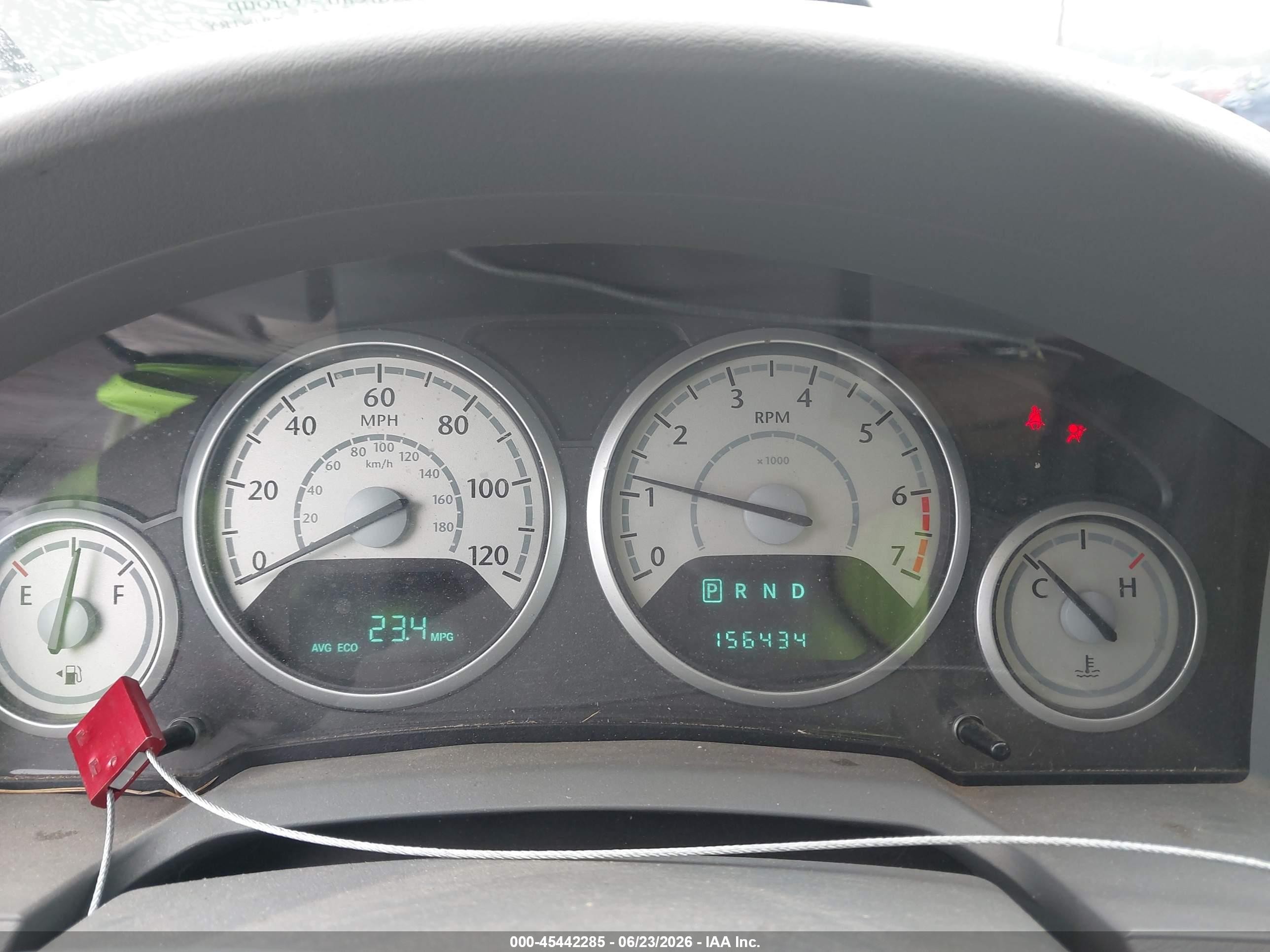 2009 Chrysler Town & Country Lx White vin: 2A8HR44E09R656541