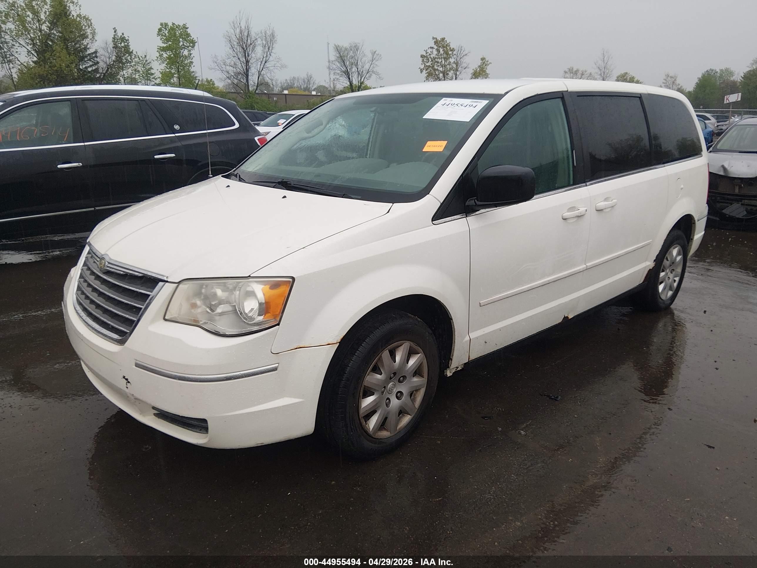 2009 Chrysler Town & Country Lx White vin: 2A8HR44E19R516224