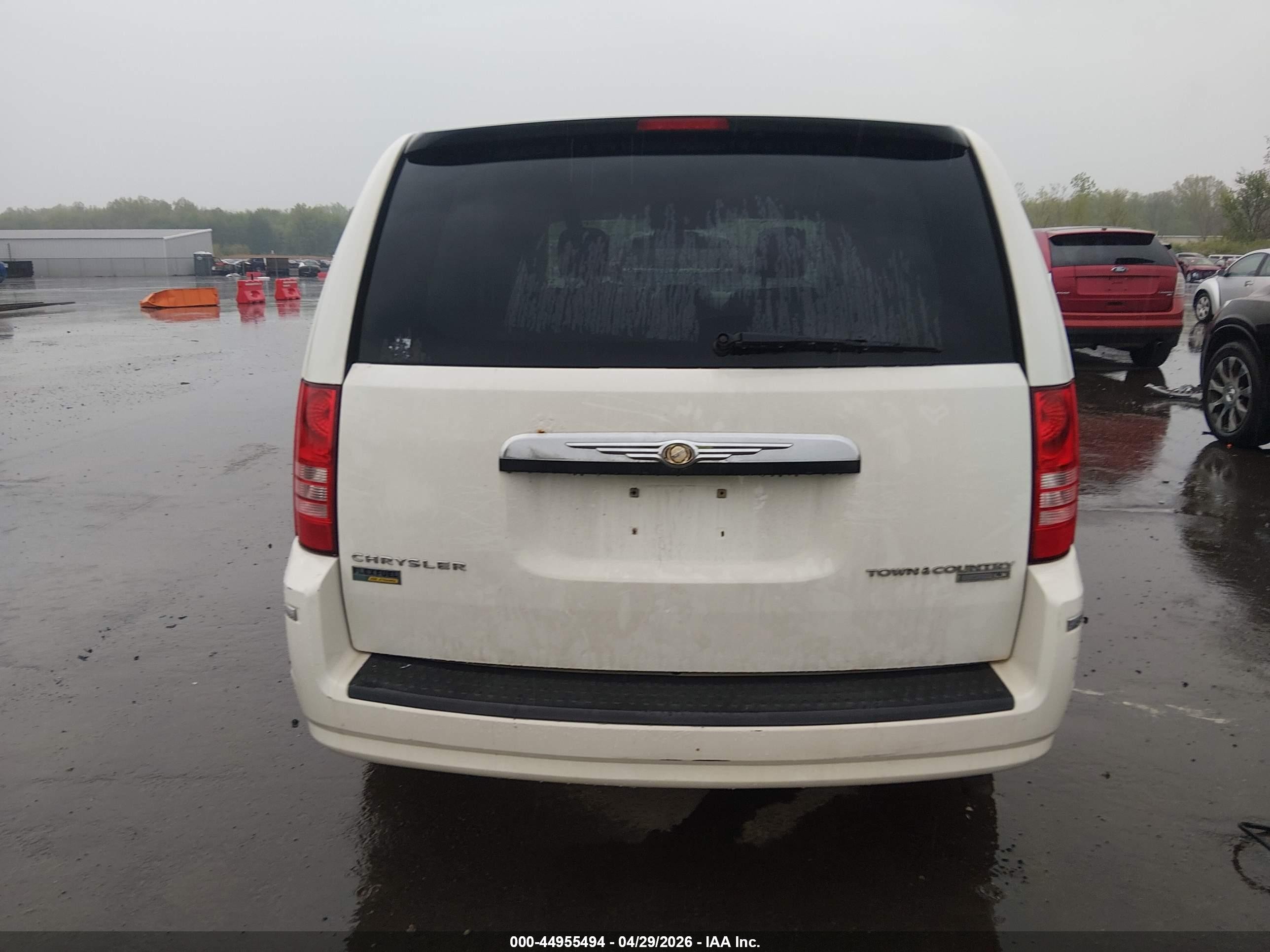 2009 Chrysler Town & Country Lx White vin: 2A8HR44E19R516224