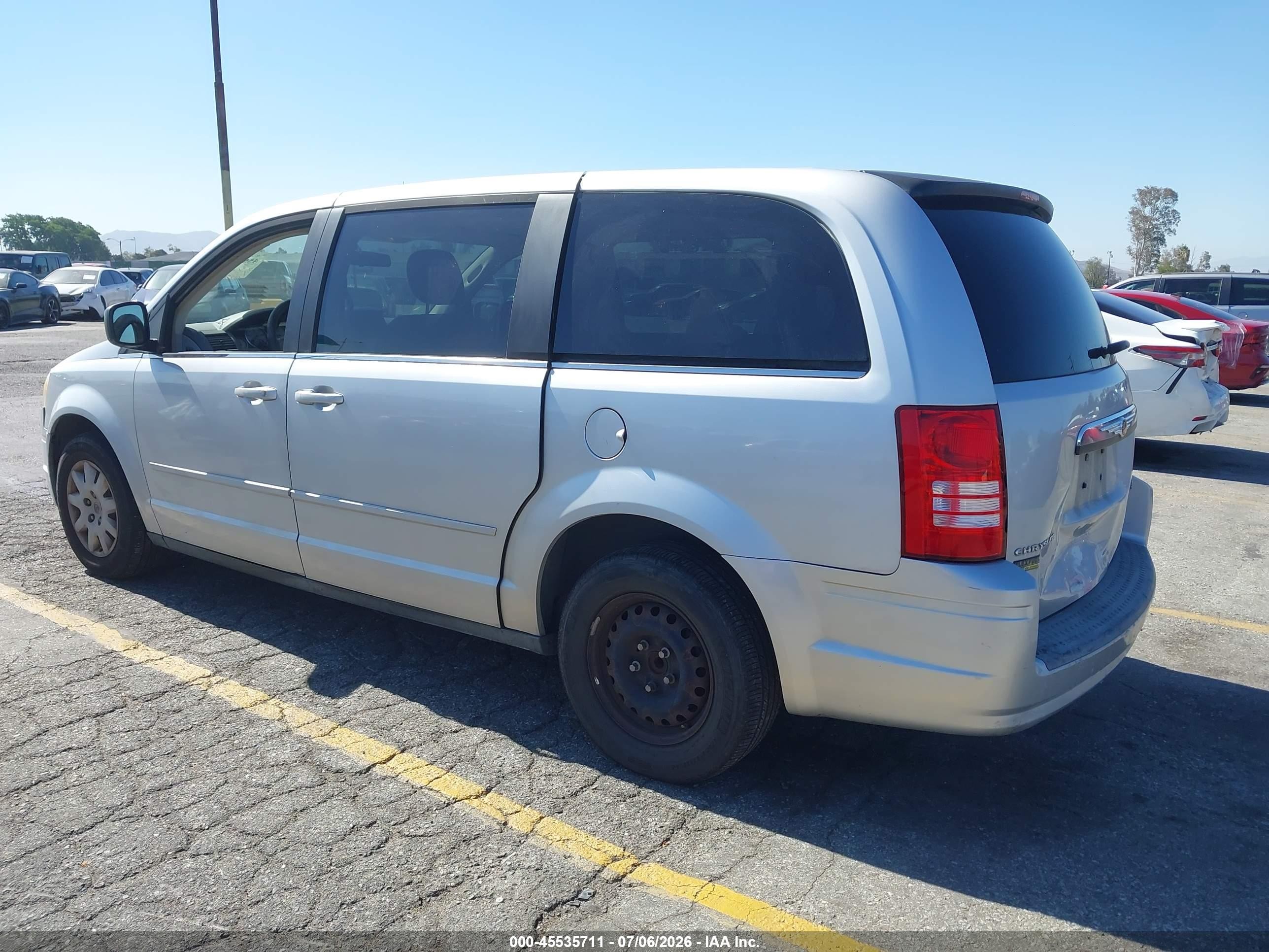 2009 Chrysler Town & Country Lx Silver vin: 2A8HR44E19R573488
