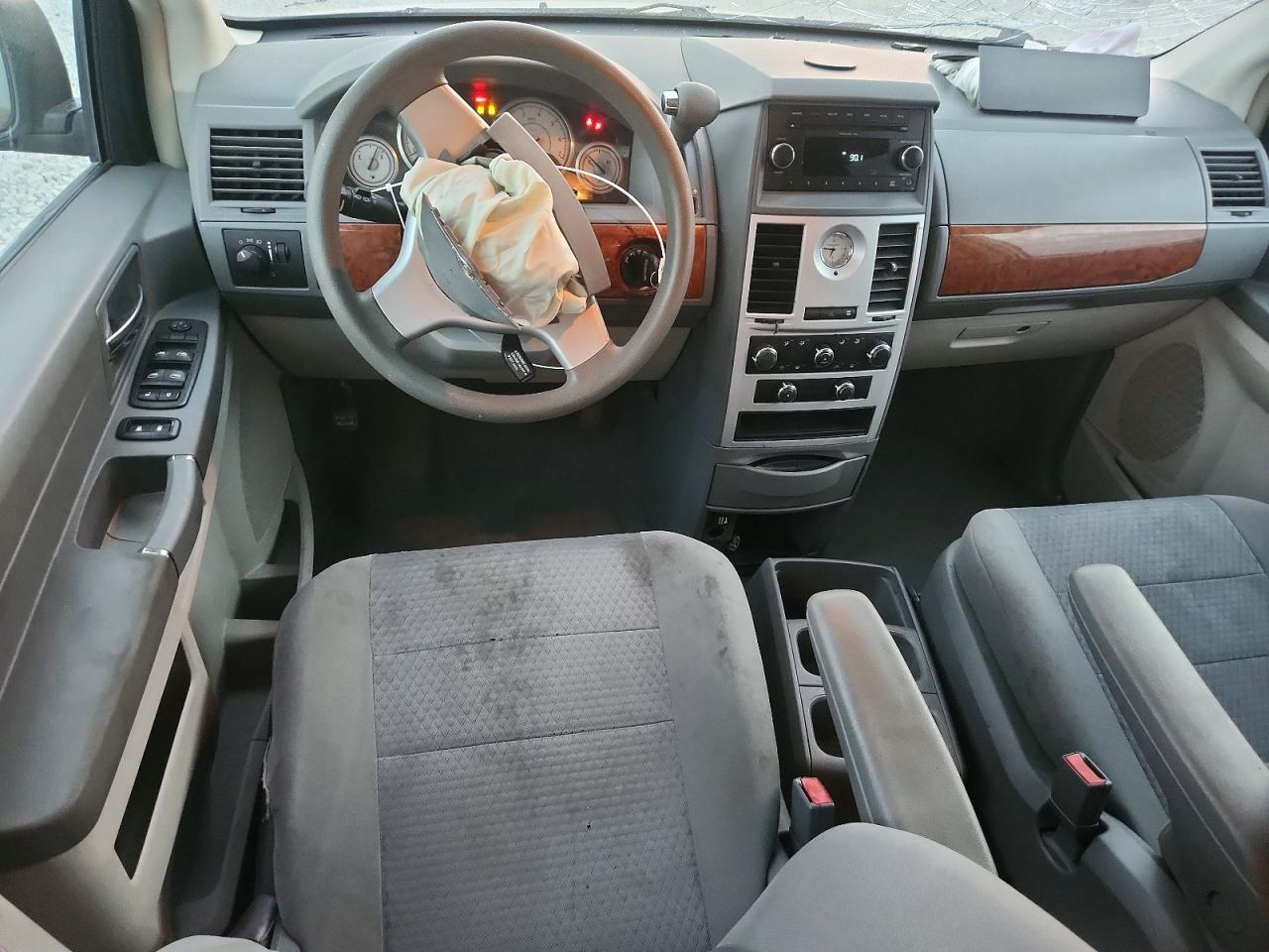2009 Chrysler Town & Country Lx Tan vin: 2A8HR44E29R516054