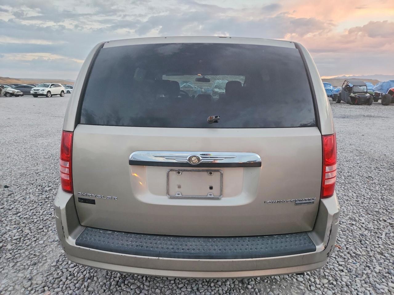 2009 Chrysler Town & Country Lx Tan vin: 2A8HR44E29R516054