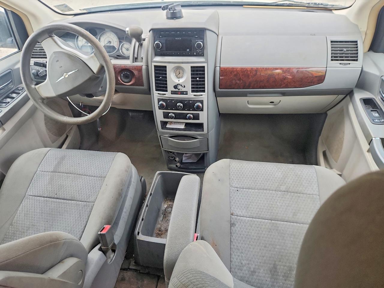2009 Chrysler Town & Country Lx White vin: 2A8HR44E29R655973