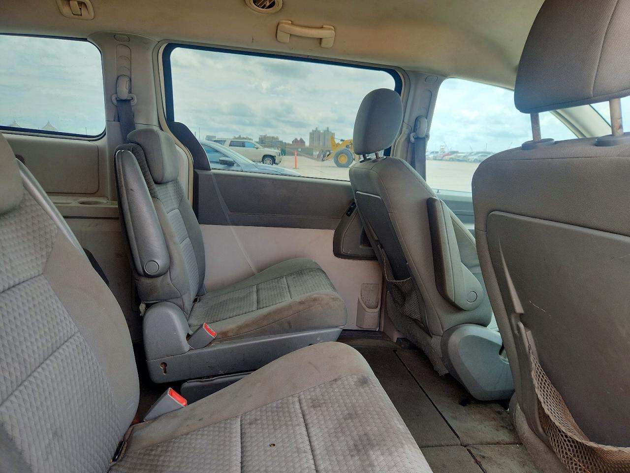 2009 Chrysler Town & Country Lx White vin: 2A8HR44E29R655973