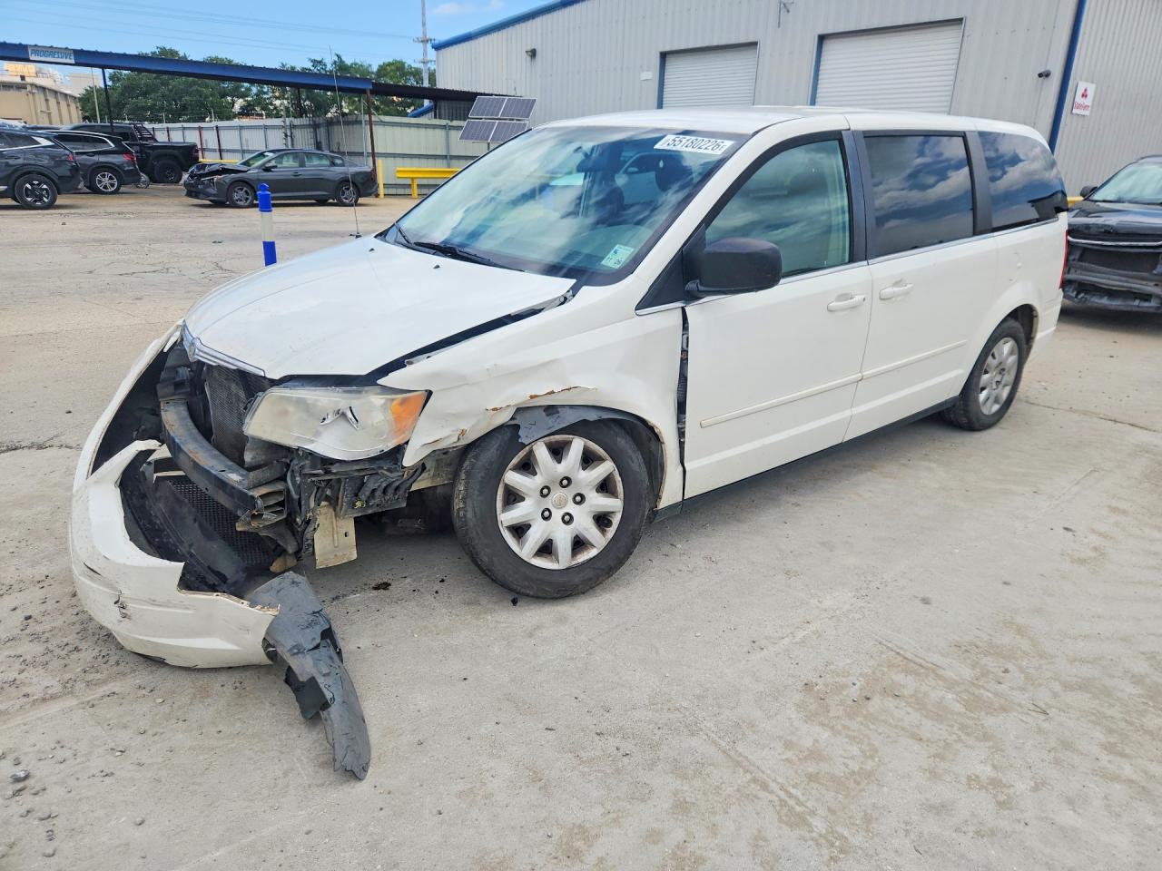 2009 Chrysler Town & Country Lx White vin: 2A8HR44E29R655973