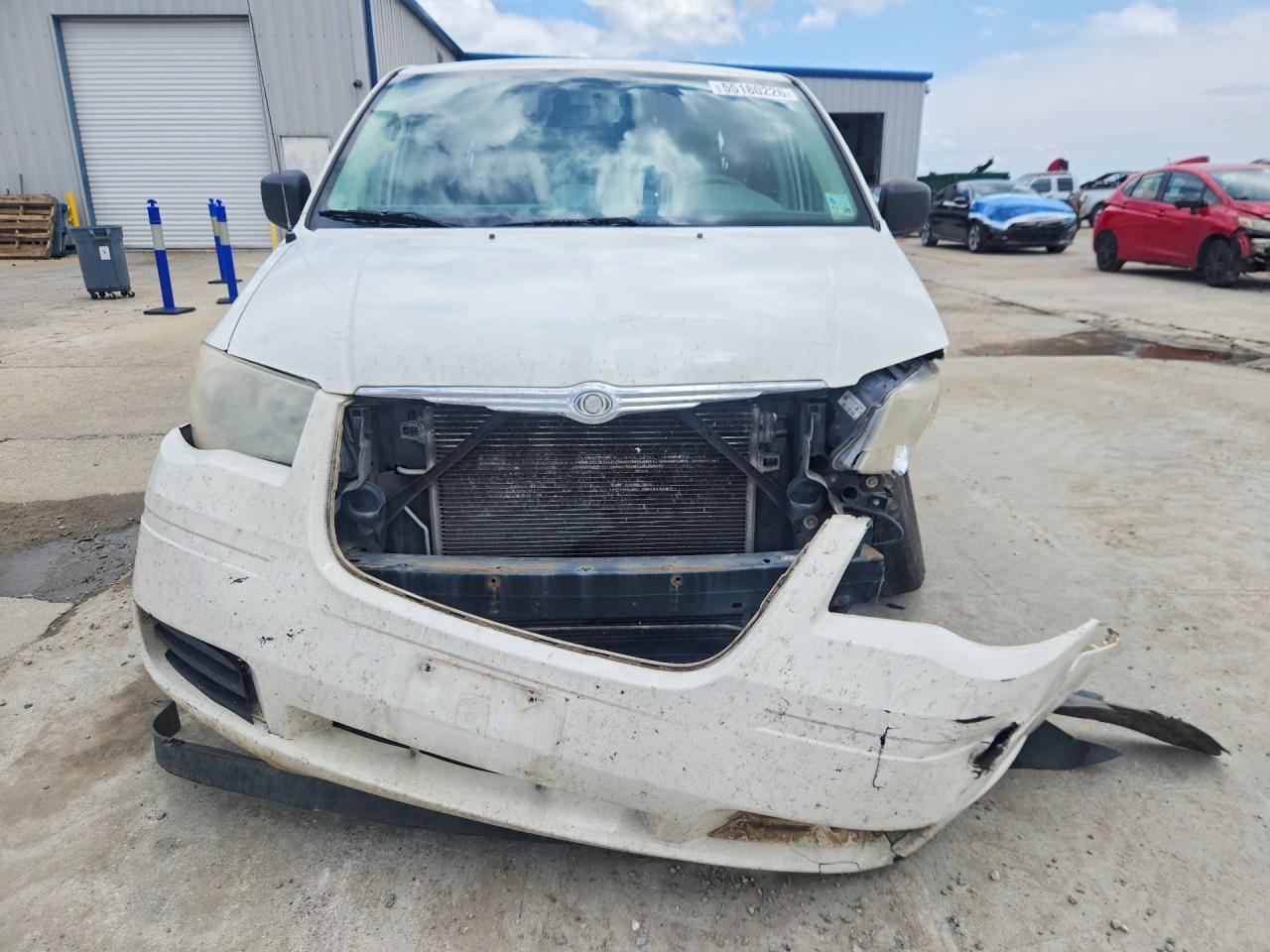 2009 Chrysler Town & Country Lx White vin: 2A8HR44E29R655973