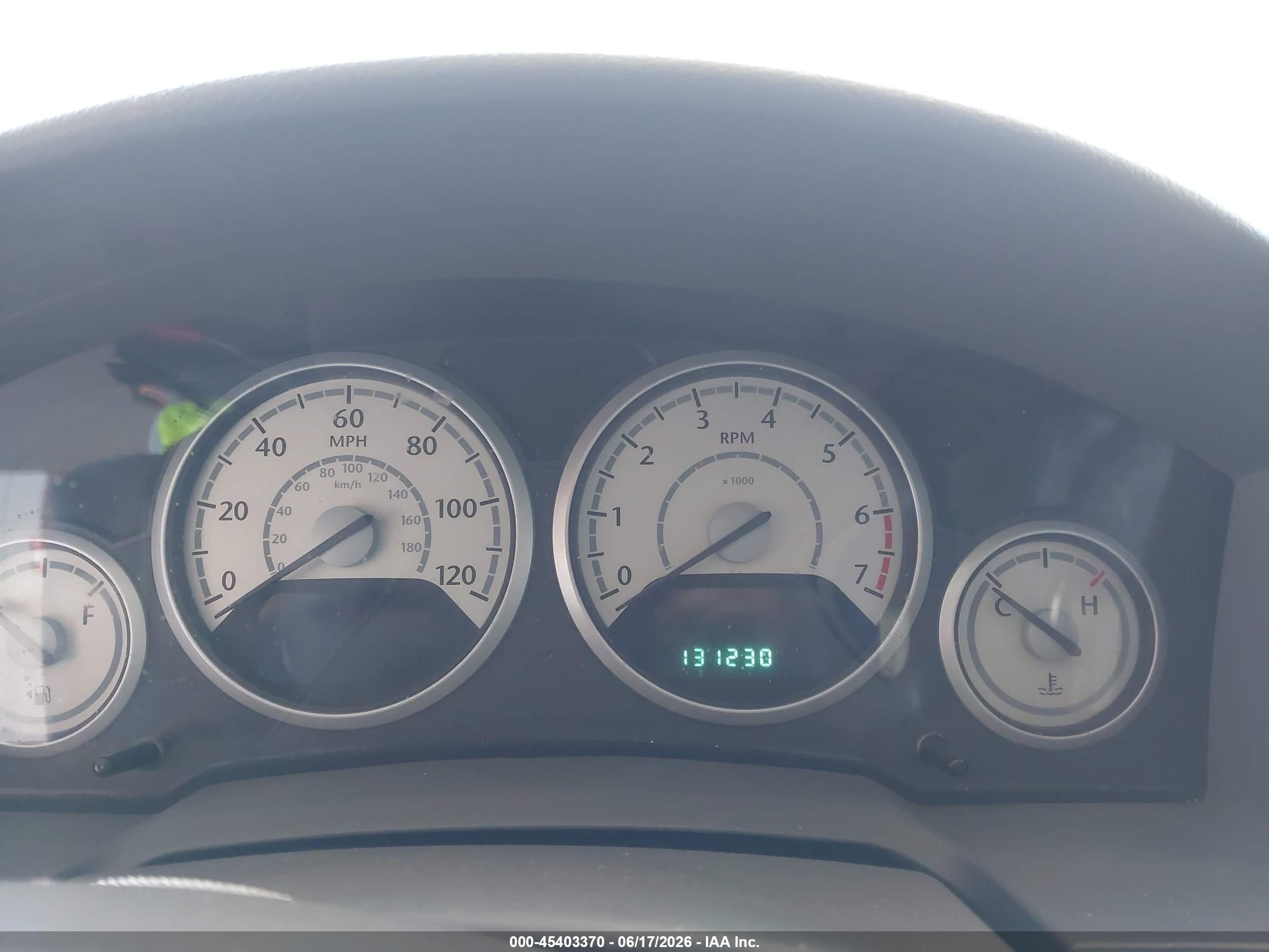 2009 Chrysler Town & Country Lx Silver vin: 2A8HR44E39R514801