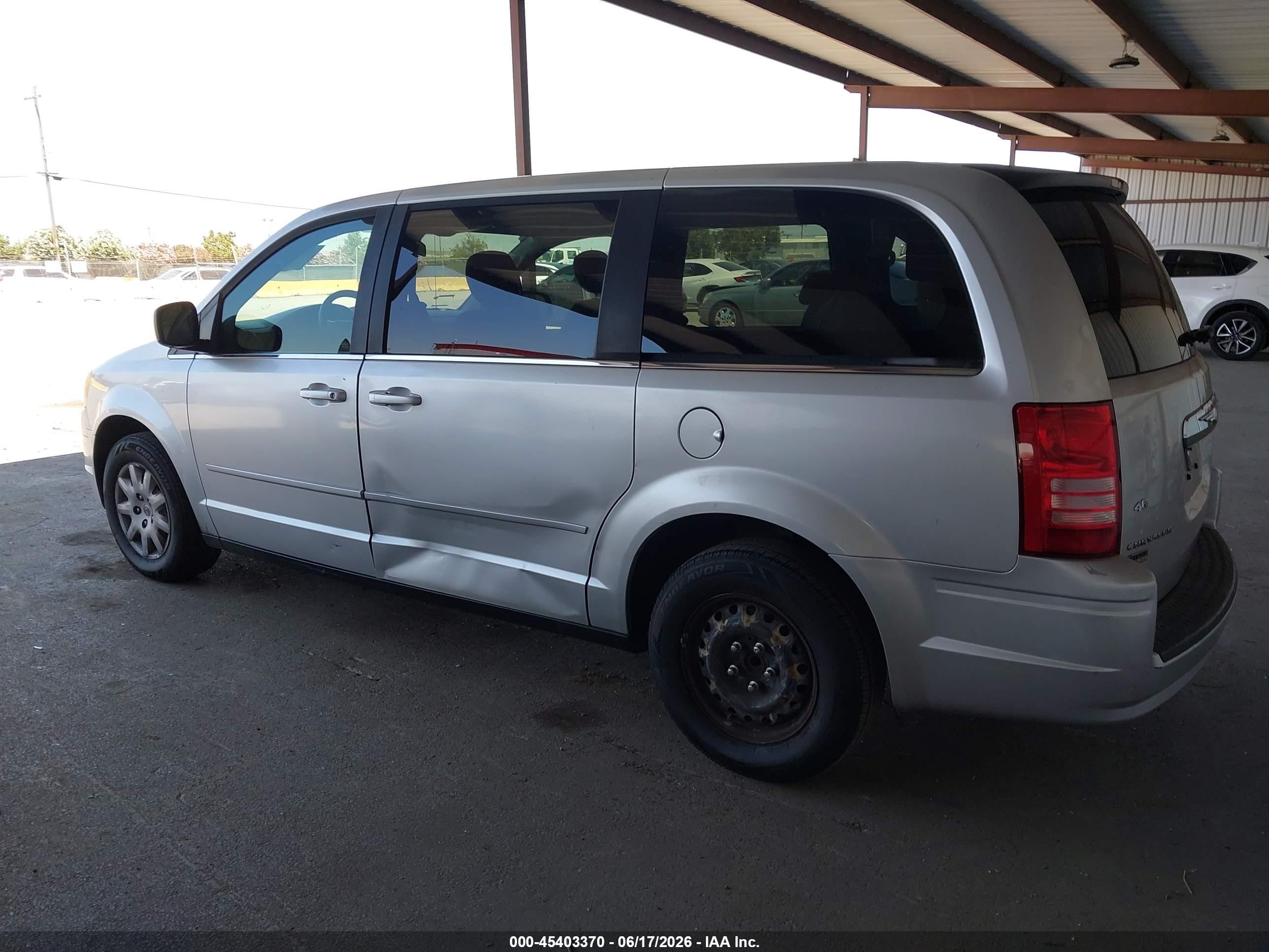 2009 Chrysler Town & Country Lx Silver vin: 2A8HR44E39R514801