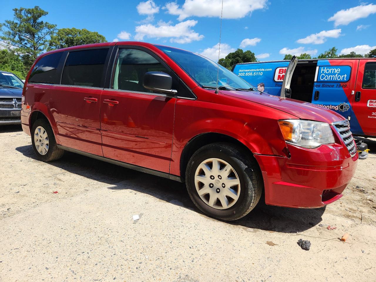 2009 Chrysler Town & Country Lx Red vin: 2A8HR44E39R656985