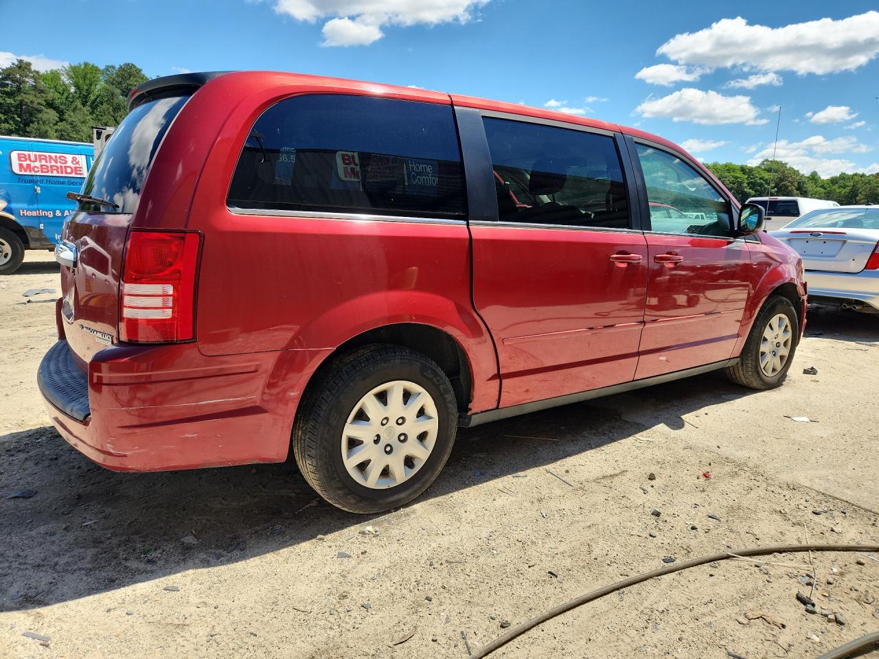 2009 Chrysler Town & Country Lx Red vin: 2A8HR44E39R656985 Damage: Right Qtr Panel, Chipped, 2