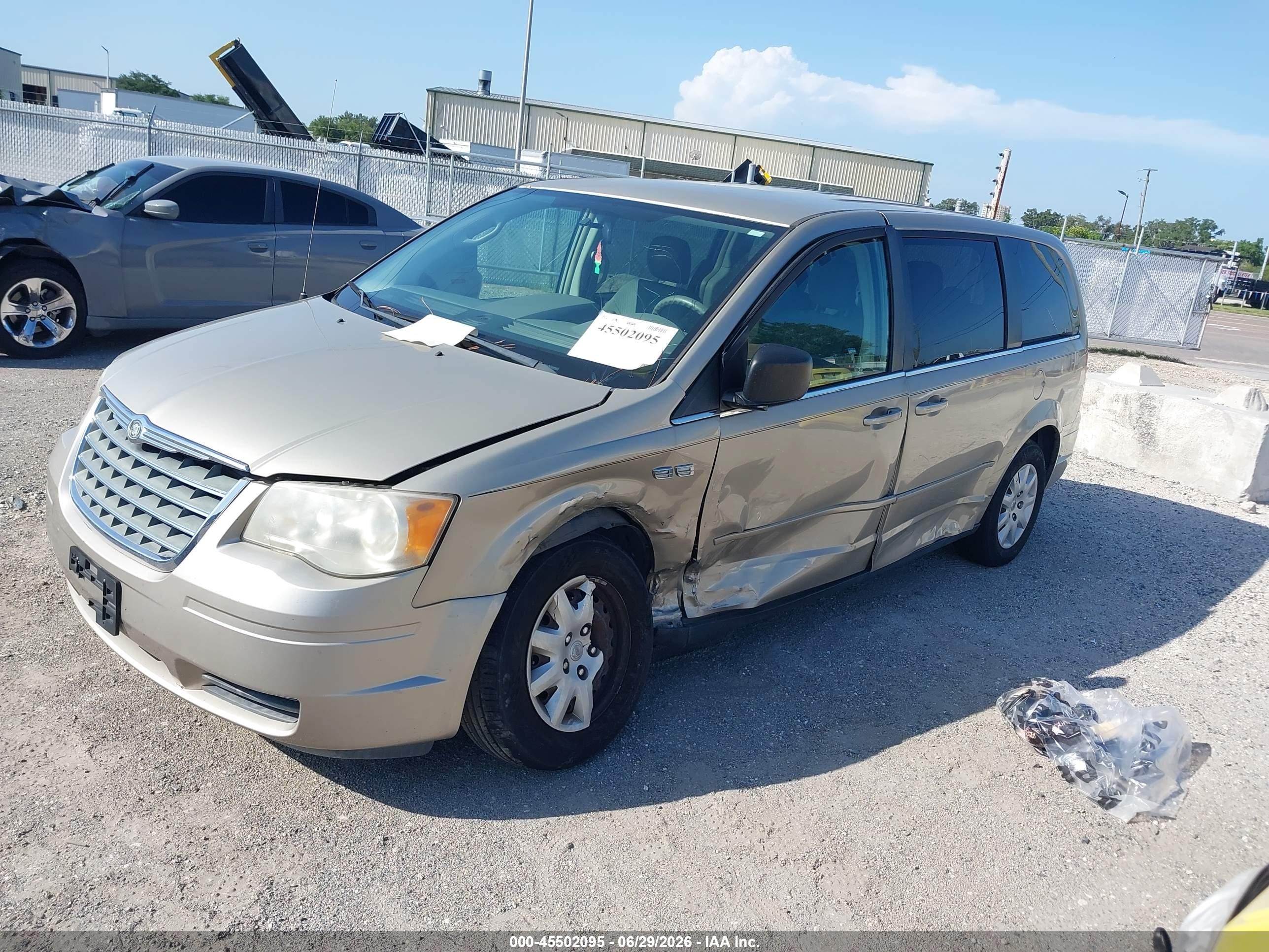 2009 Chrysler Town & Country Lx Champagne vin: 2A8HR44E49R644439