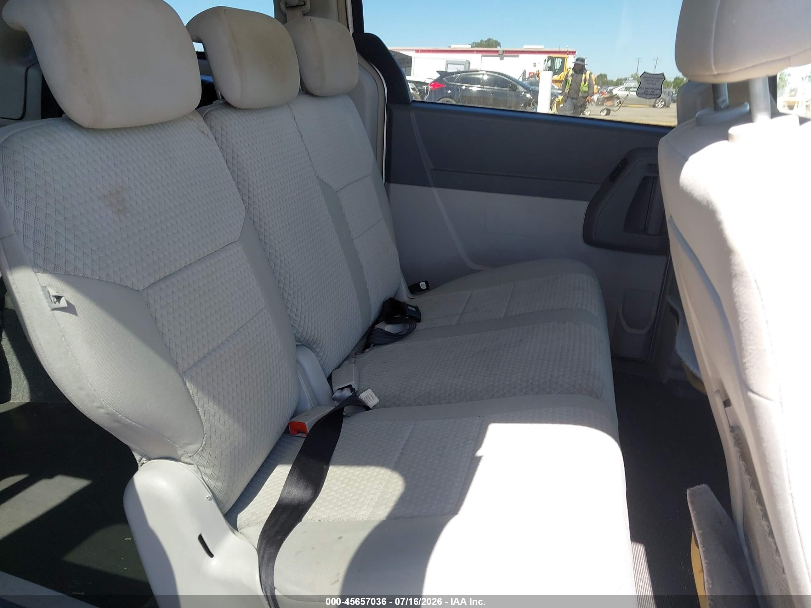 2009 Chrysler Town & Country Lx White vin: 2A8HR44E59R656065