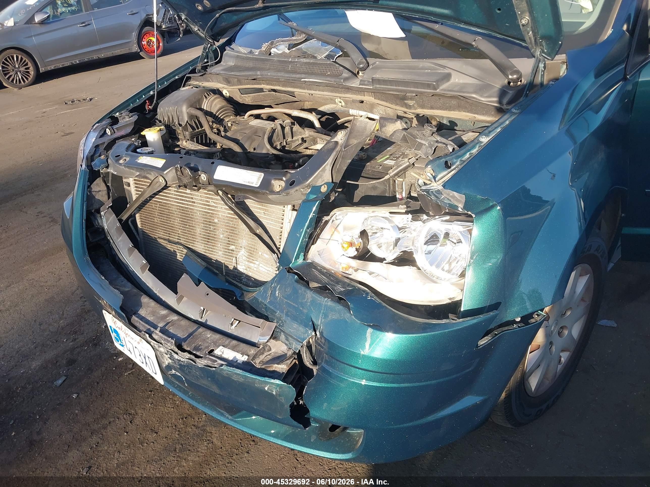 2009 Chrysler Town & Country Lx Green vin: 2A8HR44E59R680687