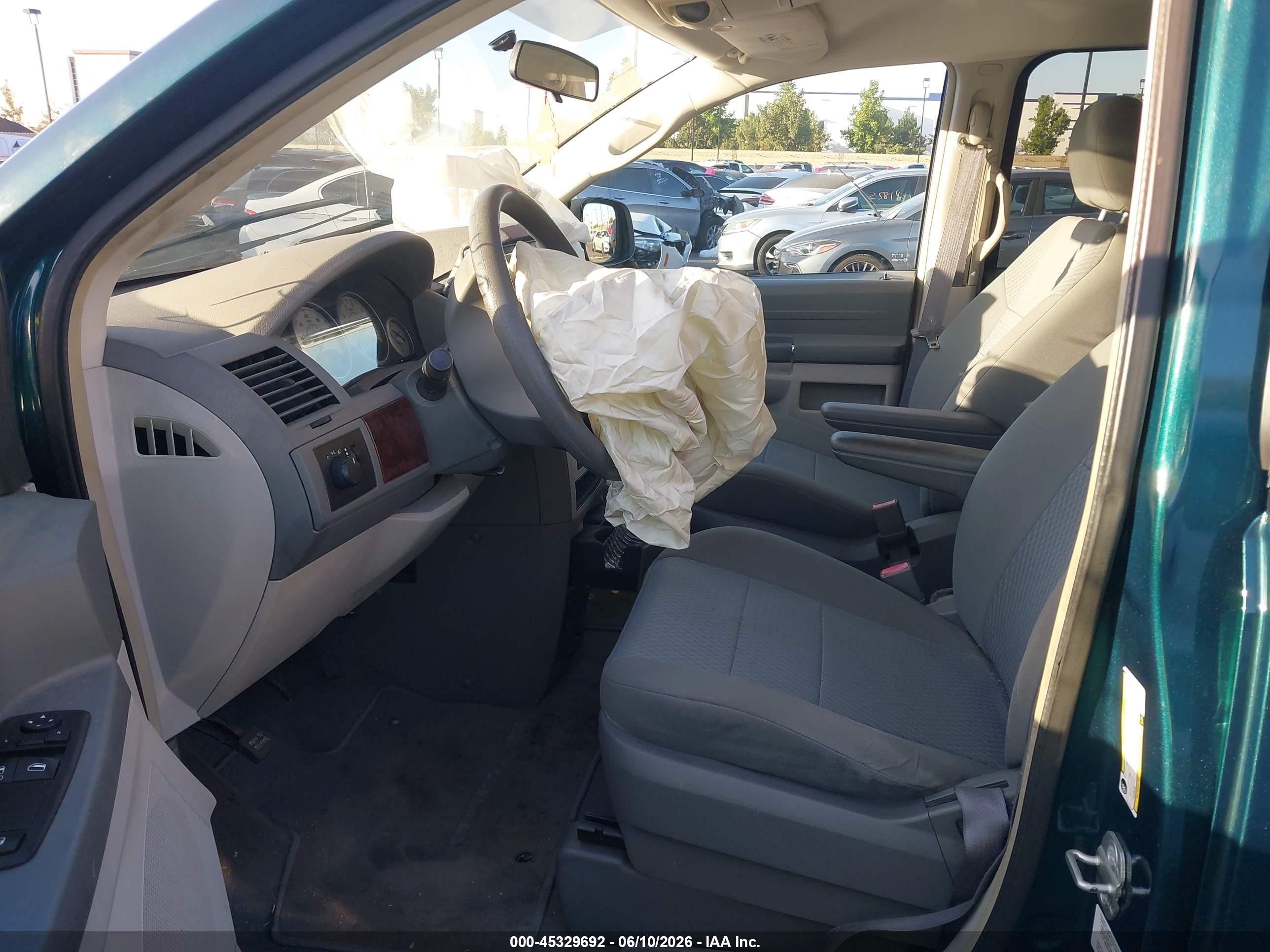 2009 Chrysler Town & Country Lx Green vin: 2A8HR44E59R680687