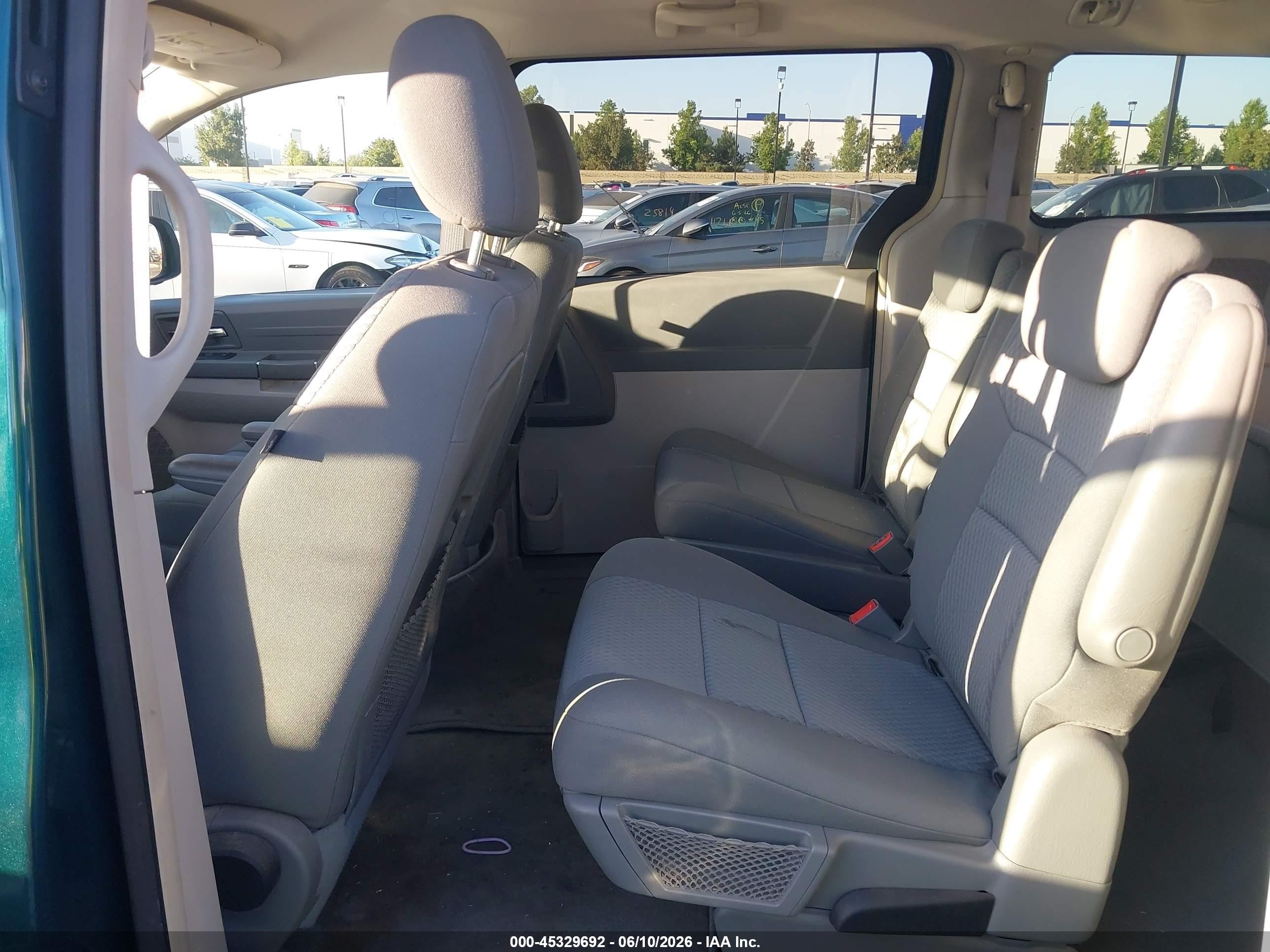 2009 Chrysler Town & Country Lx Green vin: 2A8HR44E59R680687