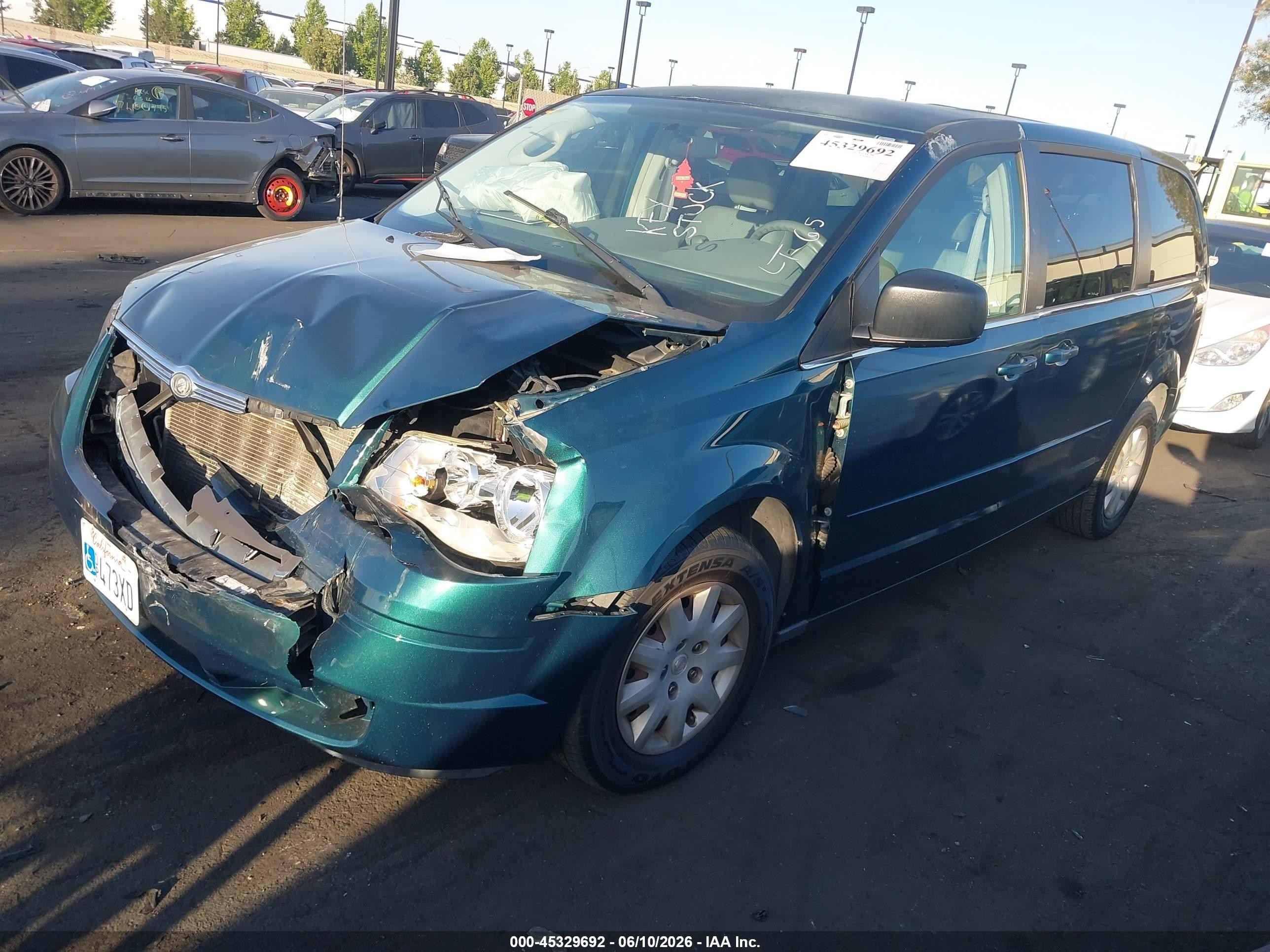 2009 Chrysler Town & Country Lx Green vin: 2A8HR44E59R680687