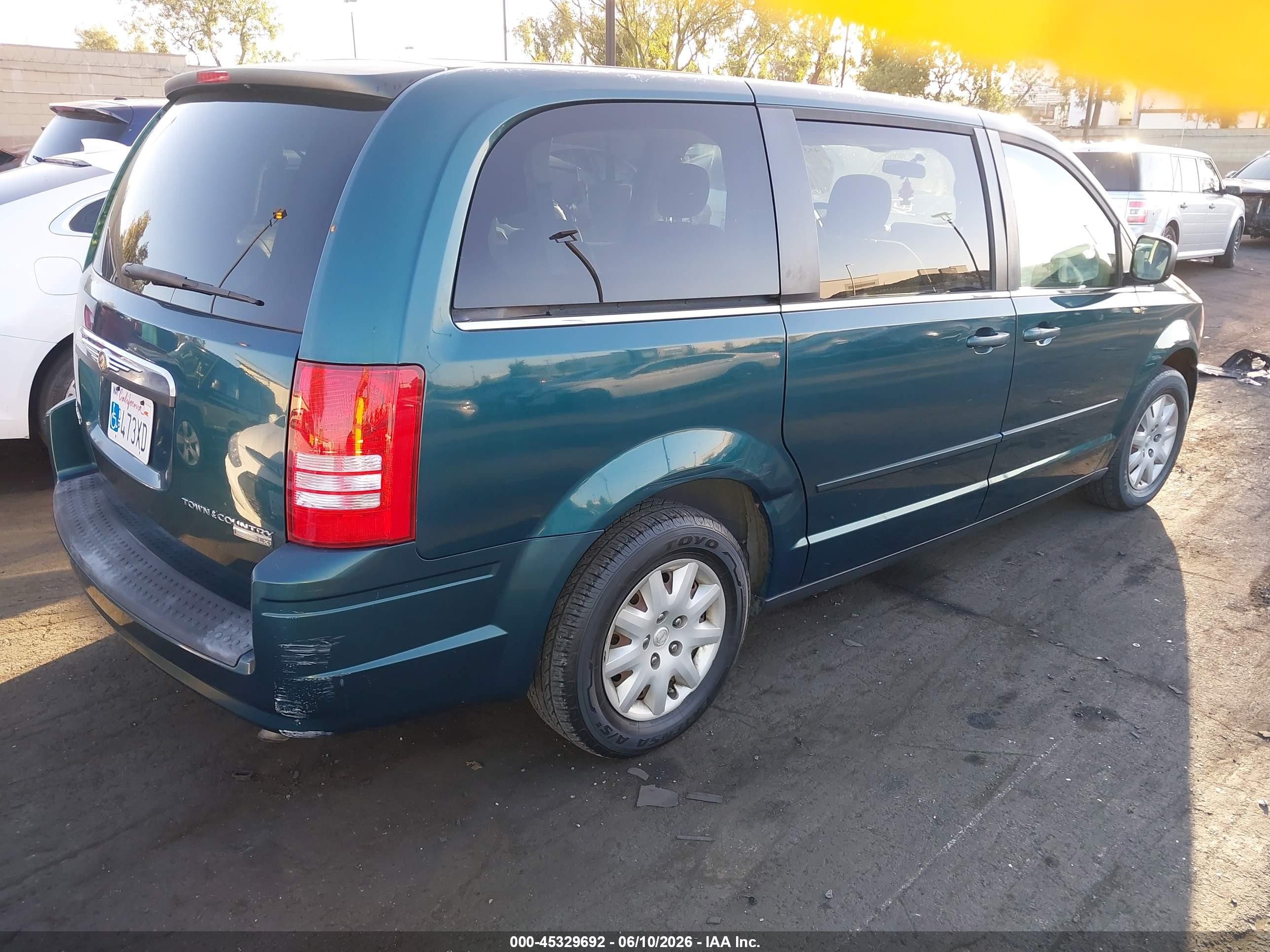 2009 Chrysler Town & Country Lx Green vin: 2A8HR44E59R680687