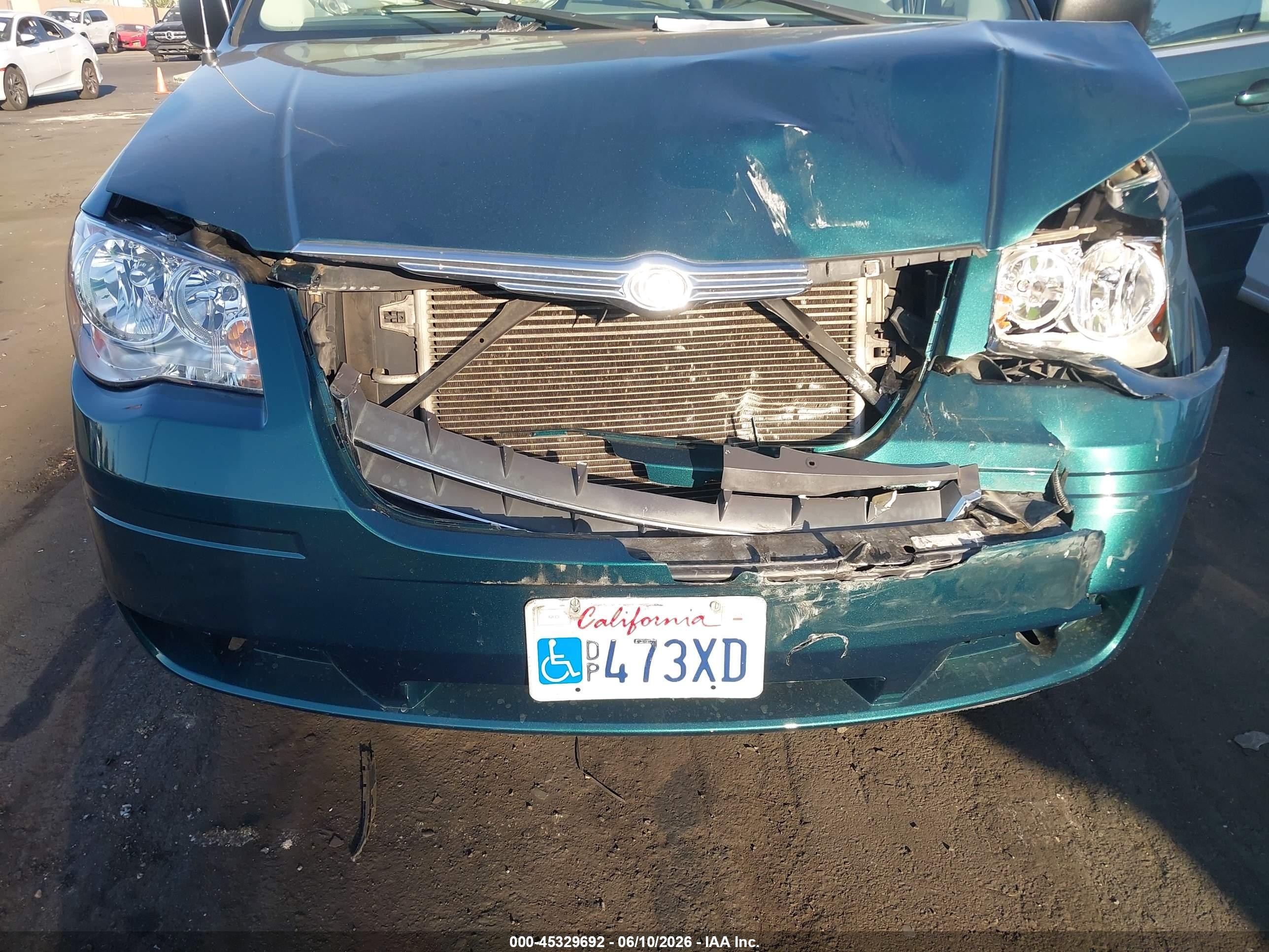 2009 Chrysler Town & Country Lx Green vin: 2A8HR44E59R680687