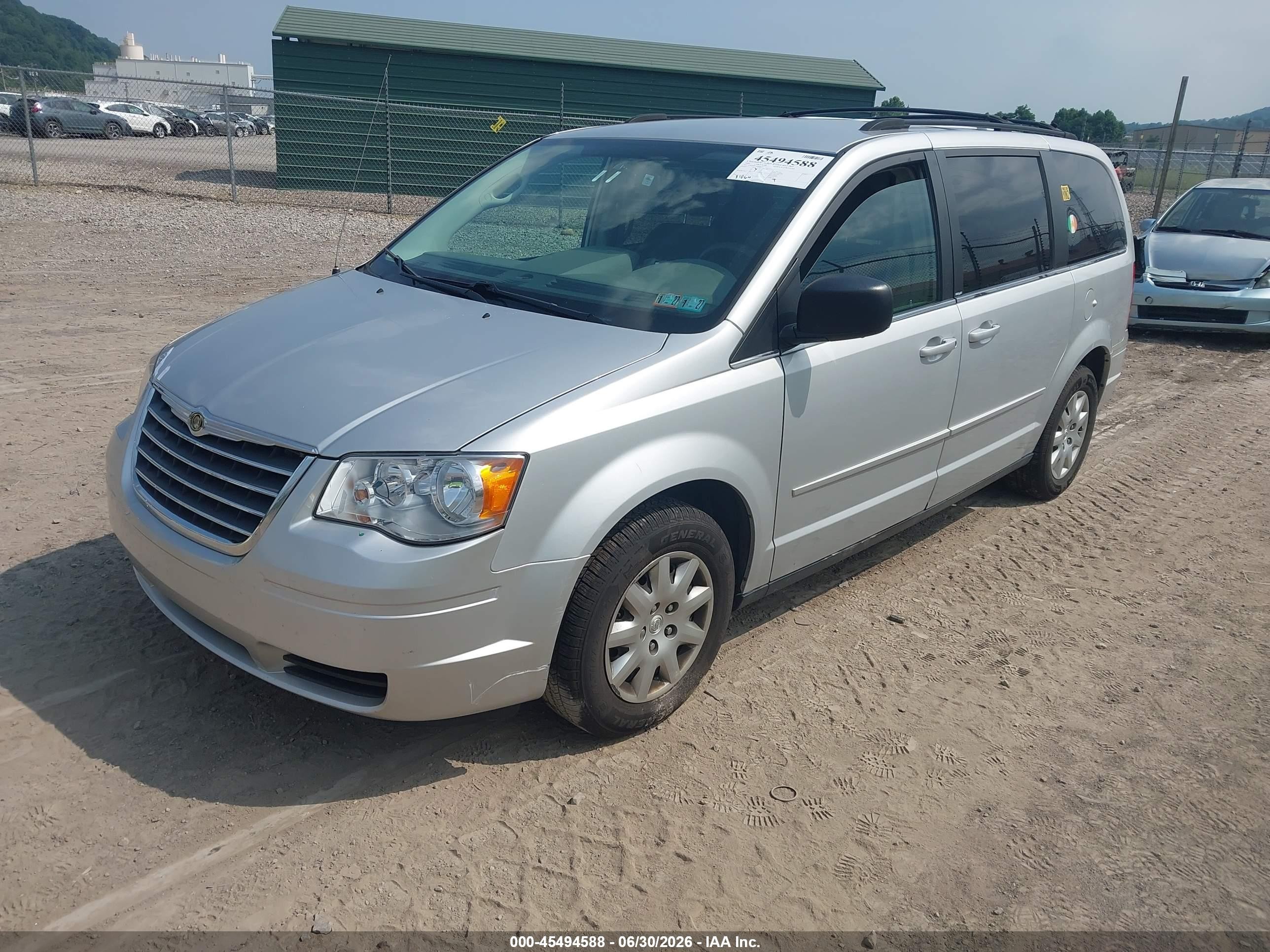 2009 Chrysler Town & Country Lx Silver vin: 2A8HR44E69R558162