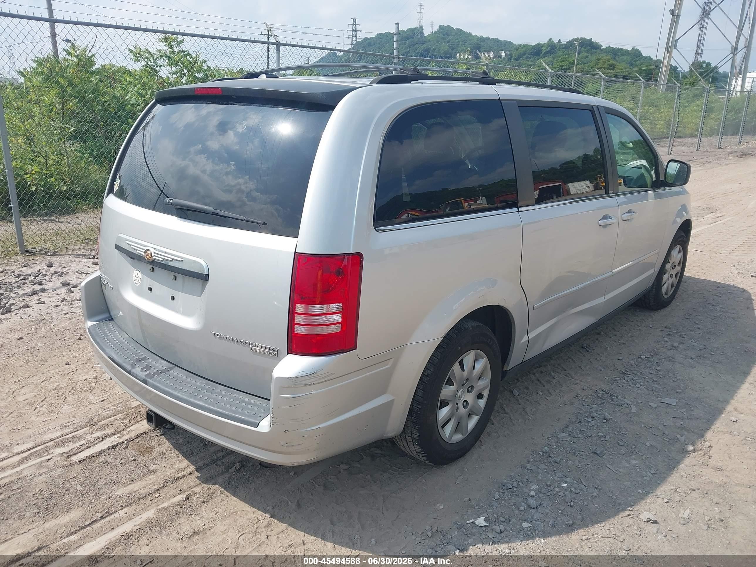 2009 Chrysler Town & Country Lx Silver vin: 2A8HR44E69R558162