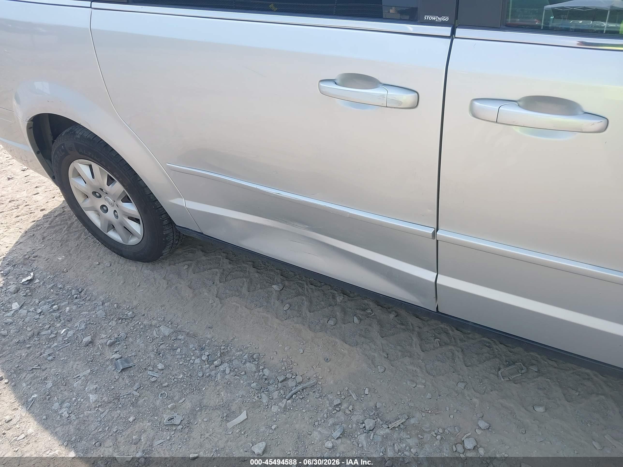 2009 Chrysler Town & Country Lx Silver vin: 2A8HR44E69R558162