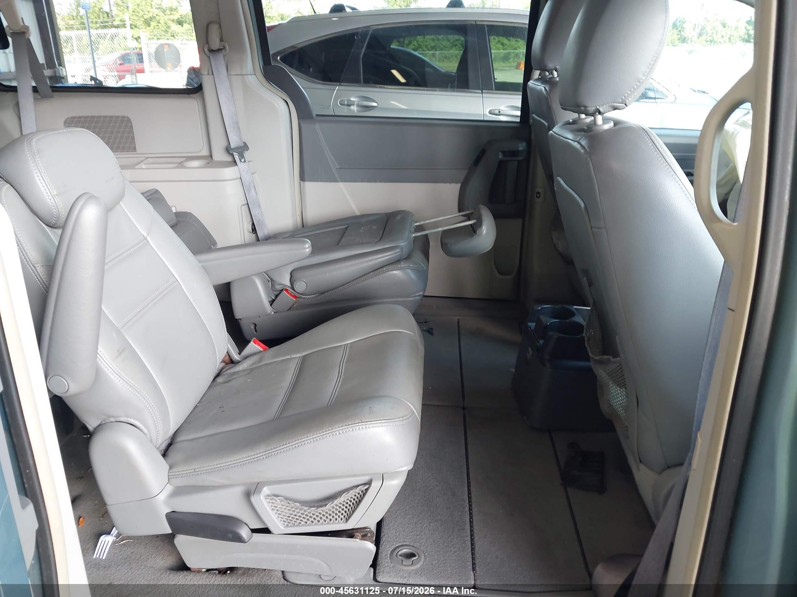 2009 Chrysler Town & Country Lx Синий vin: 2A8HR44E79R611032