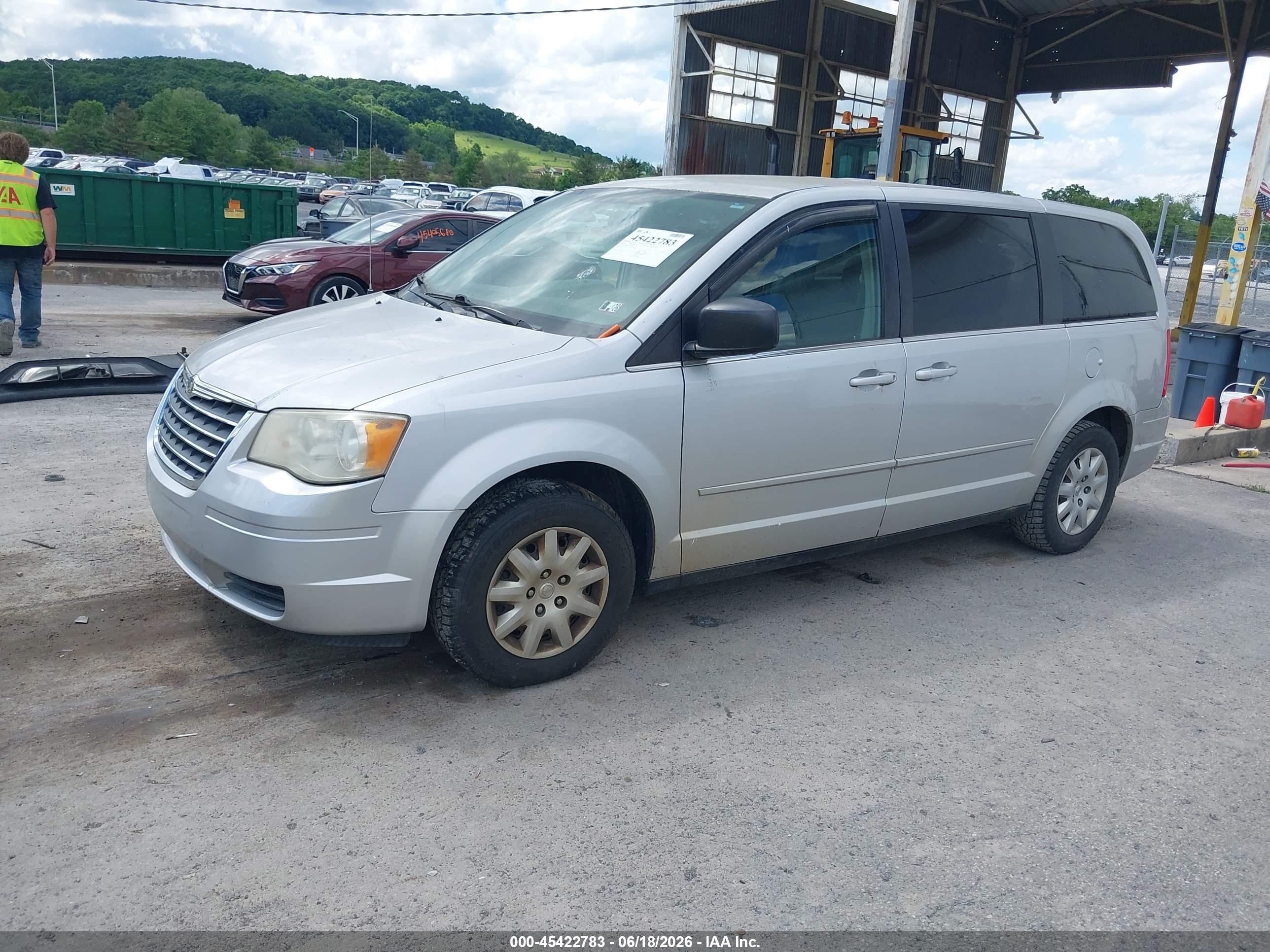 2009 Chrysler Town & Country Lx Серебряный vin: 2A8HR44E89R526684