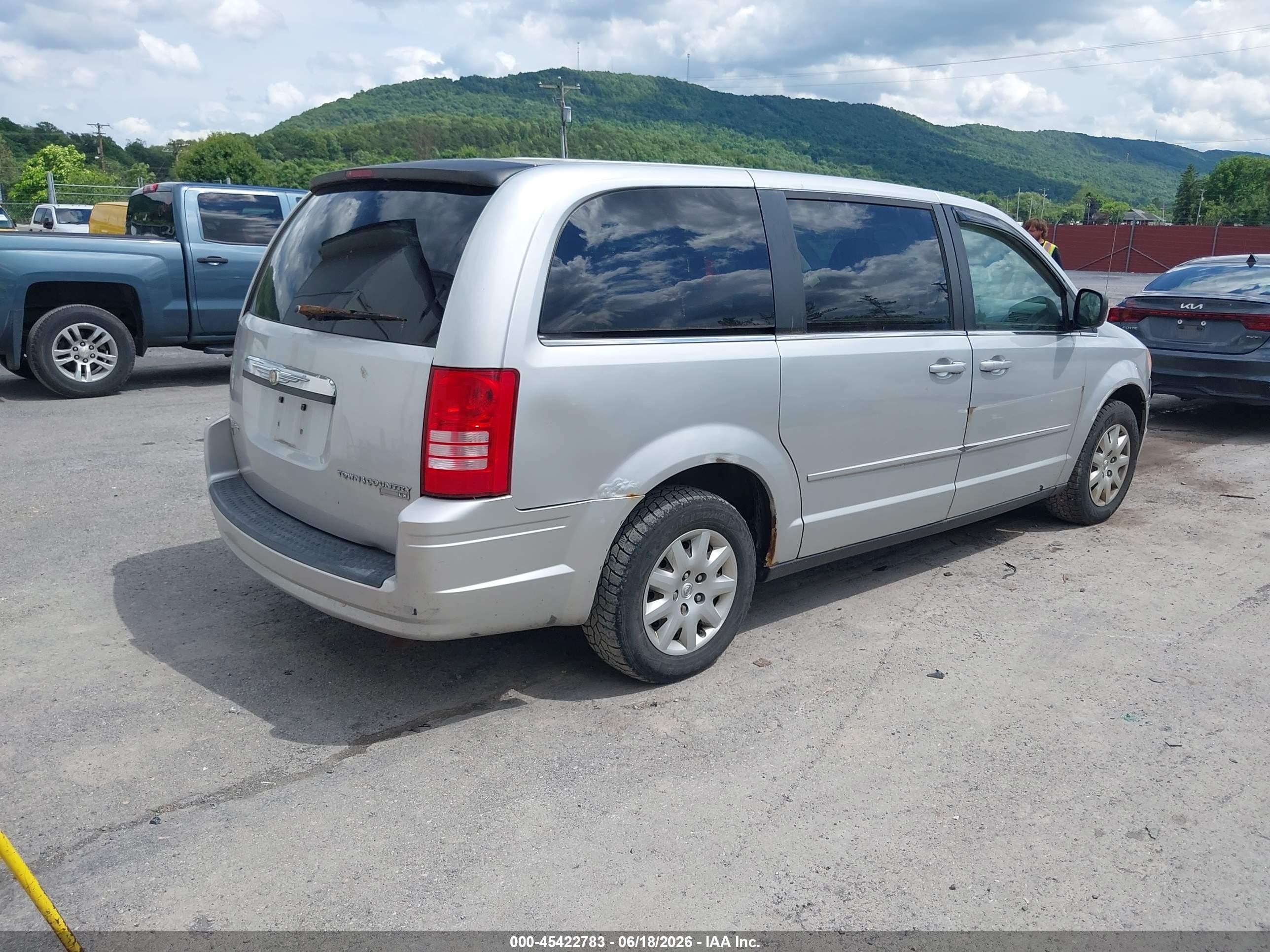 2009 Chrysler Town & Country Lx Серебряный vin: 2A8HR44E89R526684