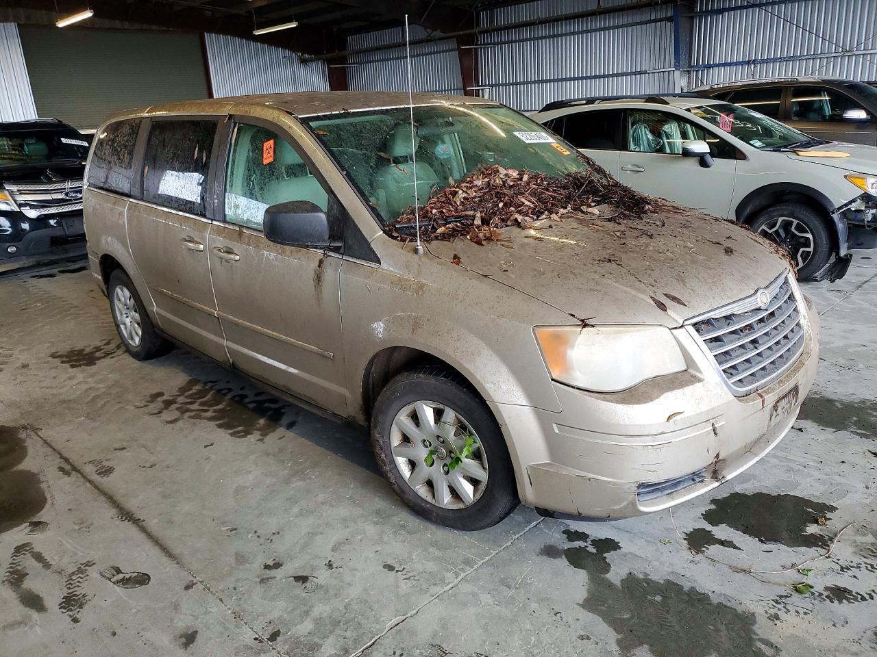 2009 Chrysler Town & Country Lx Gold vin: 2A8HR44E89R656108