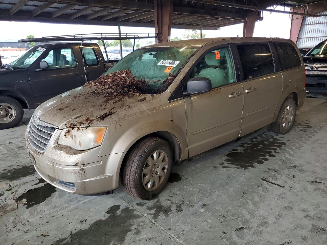 2009 Chrysler Town & Country Lx Золотой vin: 2A8HR44E89R656108