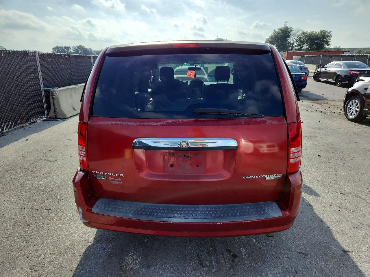 2009 Chrysler Town & Country Lx Red vin: 2A8HR44E99R657865