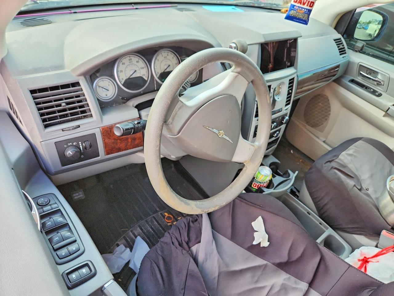 2009 Chrysler Town & Country Lx Red vin: 2A8HR44E99R657865