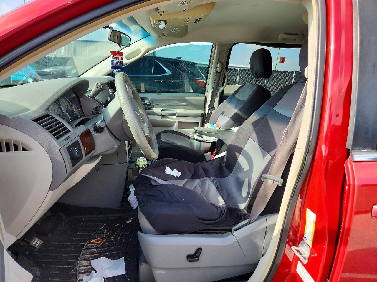 2009 Chrysler Town & Country Lx Red vin: 2A8HR44E99R657865