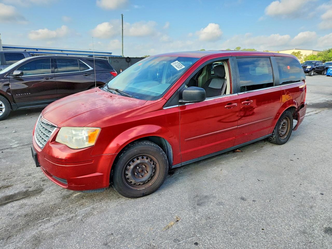 2009 Chrysler Town & Country Lx Red vin: 2A8HR44E99R657865