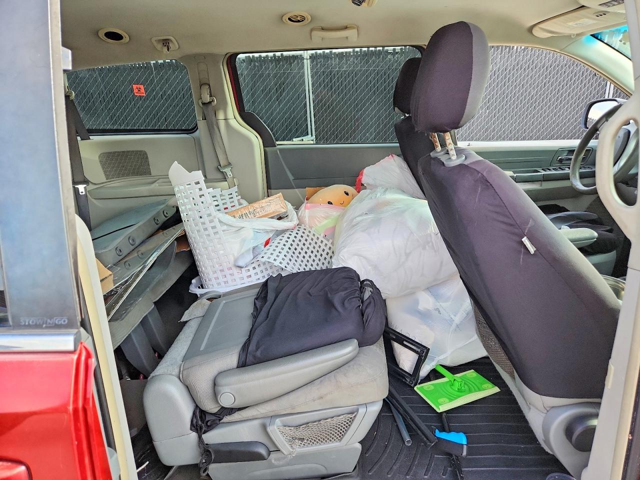 2009 Chrysler Town & Country Lx Red vin: 2A8HR44E99R657865