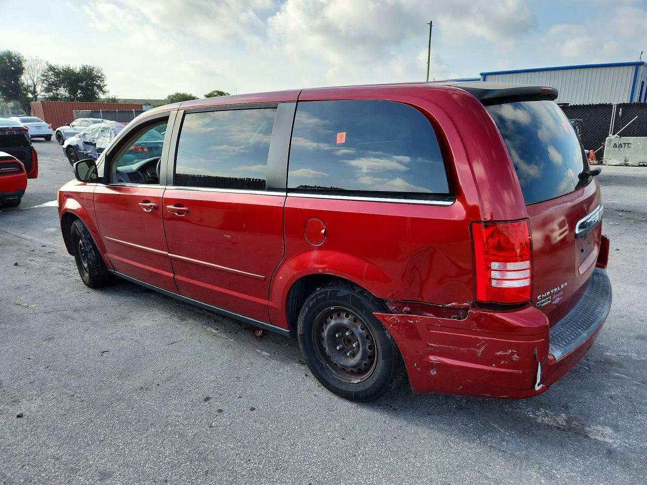 2009 Chrysler Town & Country Lx Red vin: 2A8HR44E99R657865
