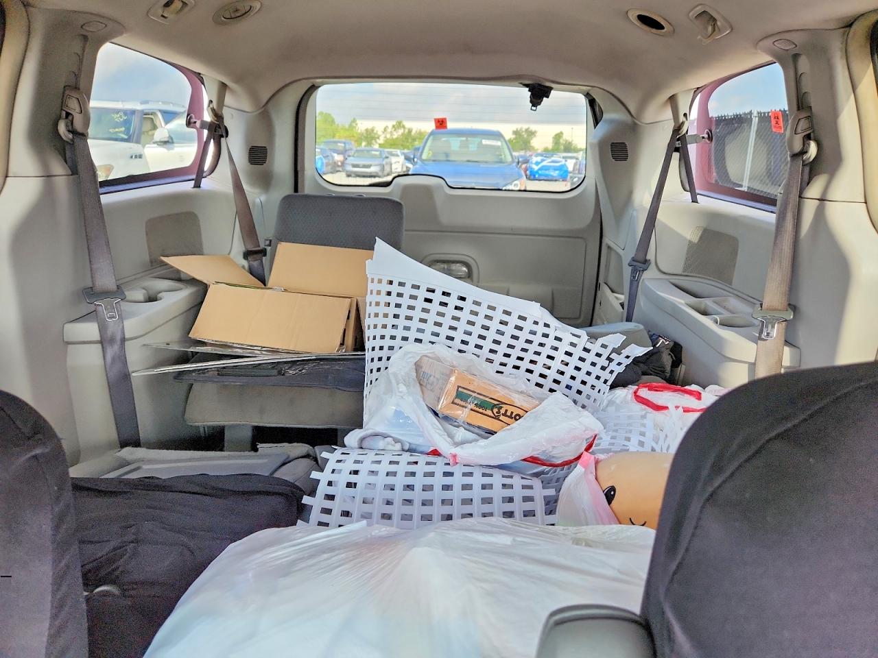 2009 Chrysler Town & Country Lx Red vin: 2A8HR44E99R657865
