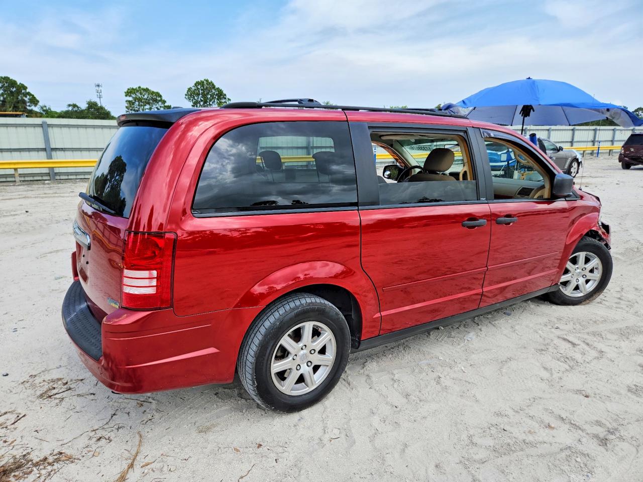 2008 Chrysler Town & Country Lx Burgundy vin: 2A8HR44H08R637478