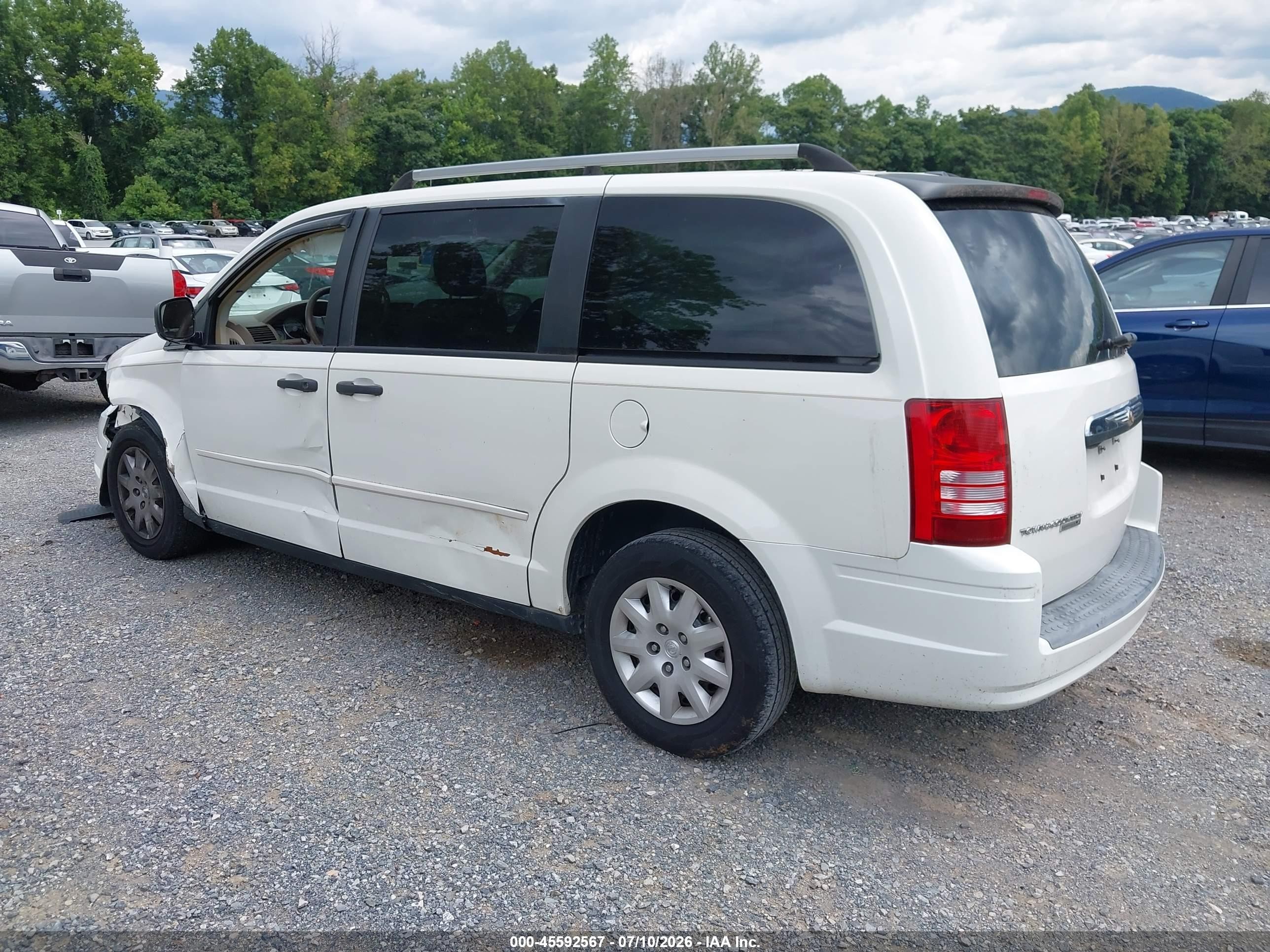 2008 Chrysler Town & Country Lx White vin: 2A8HR44H08R687121