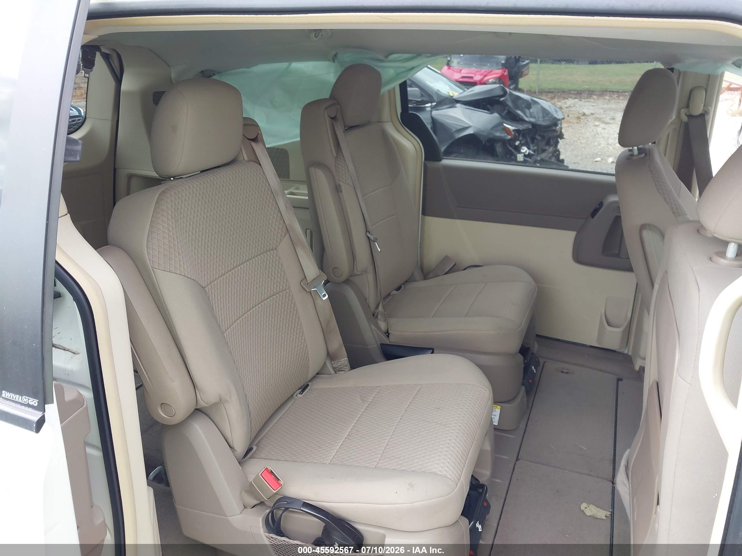 2008 Chrysler Town & Country Lx White vin: 2A8HR44H08R687121
