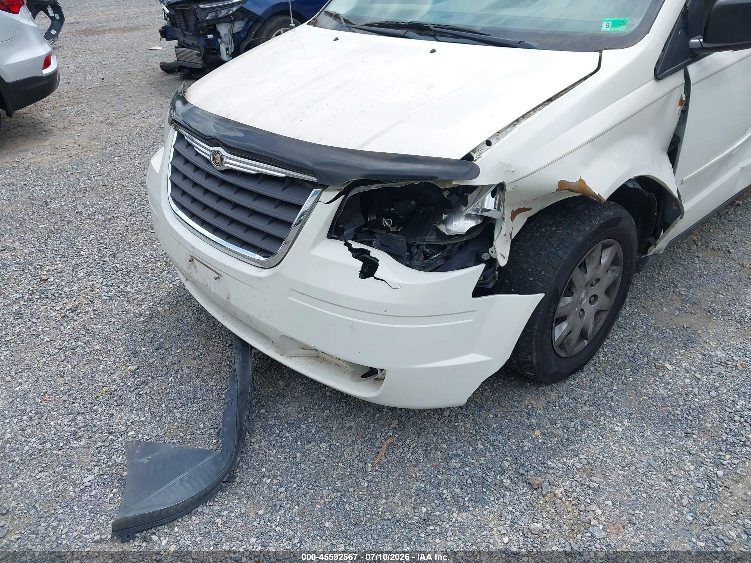 2008 Chrysler Town & Country Lx White vin: 2A8HR44H08R687121