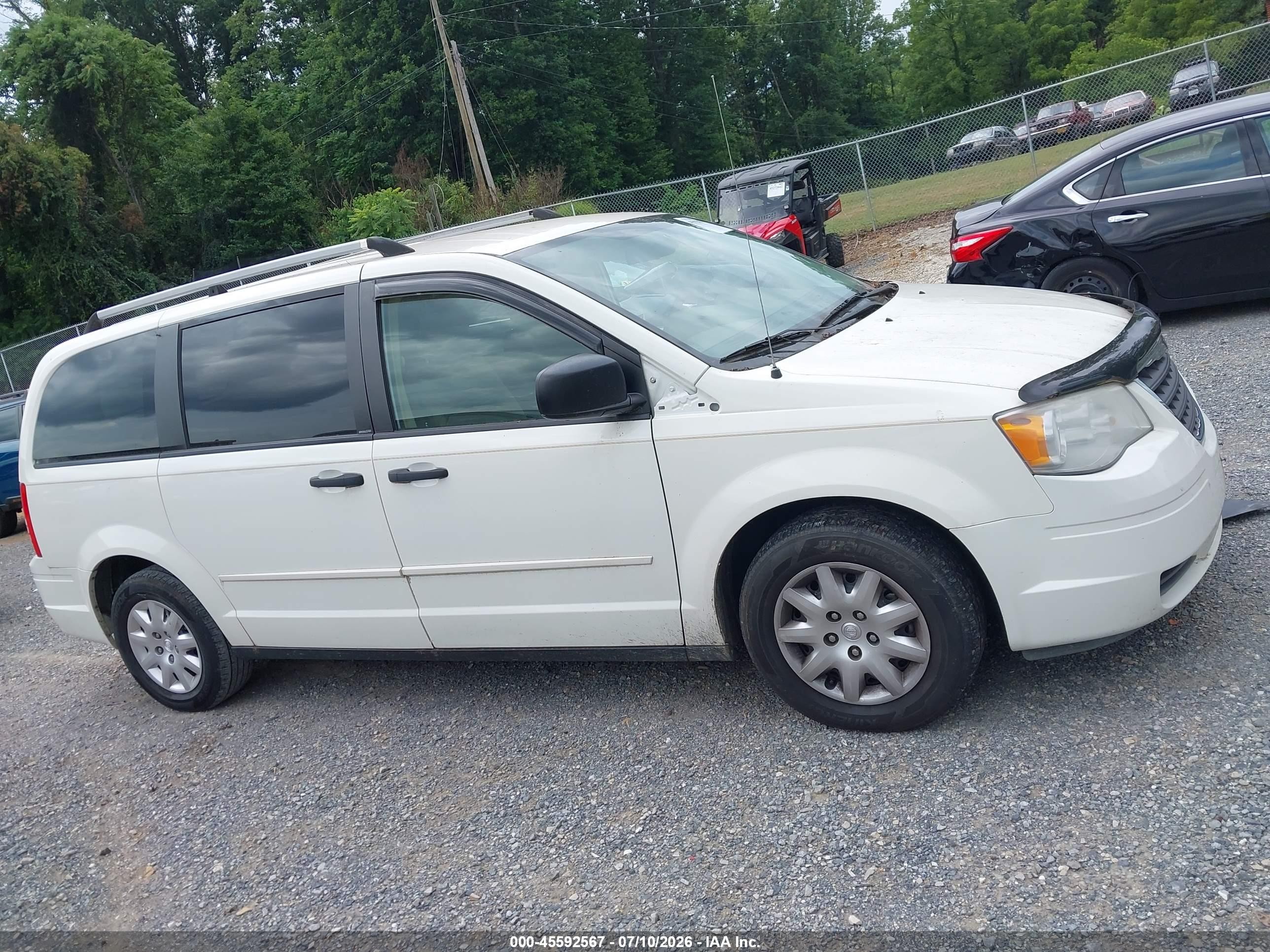 2008 Chrysler Town & Country Lx White vin: 2A8HR44H08R687121