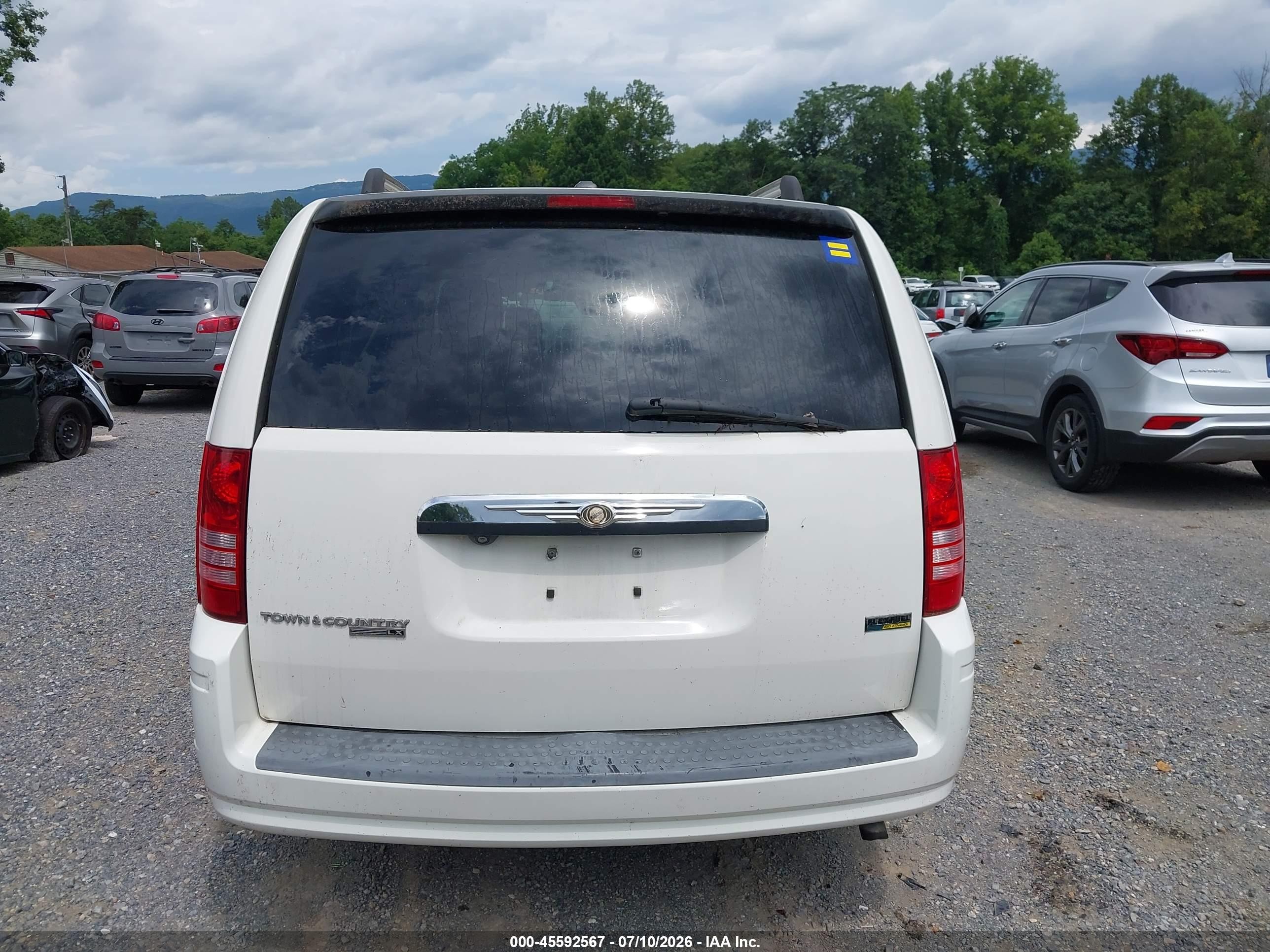 2008 Chrysler Town & Country Lx White vin: 2A8HR44H08R687121