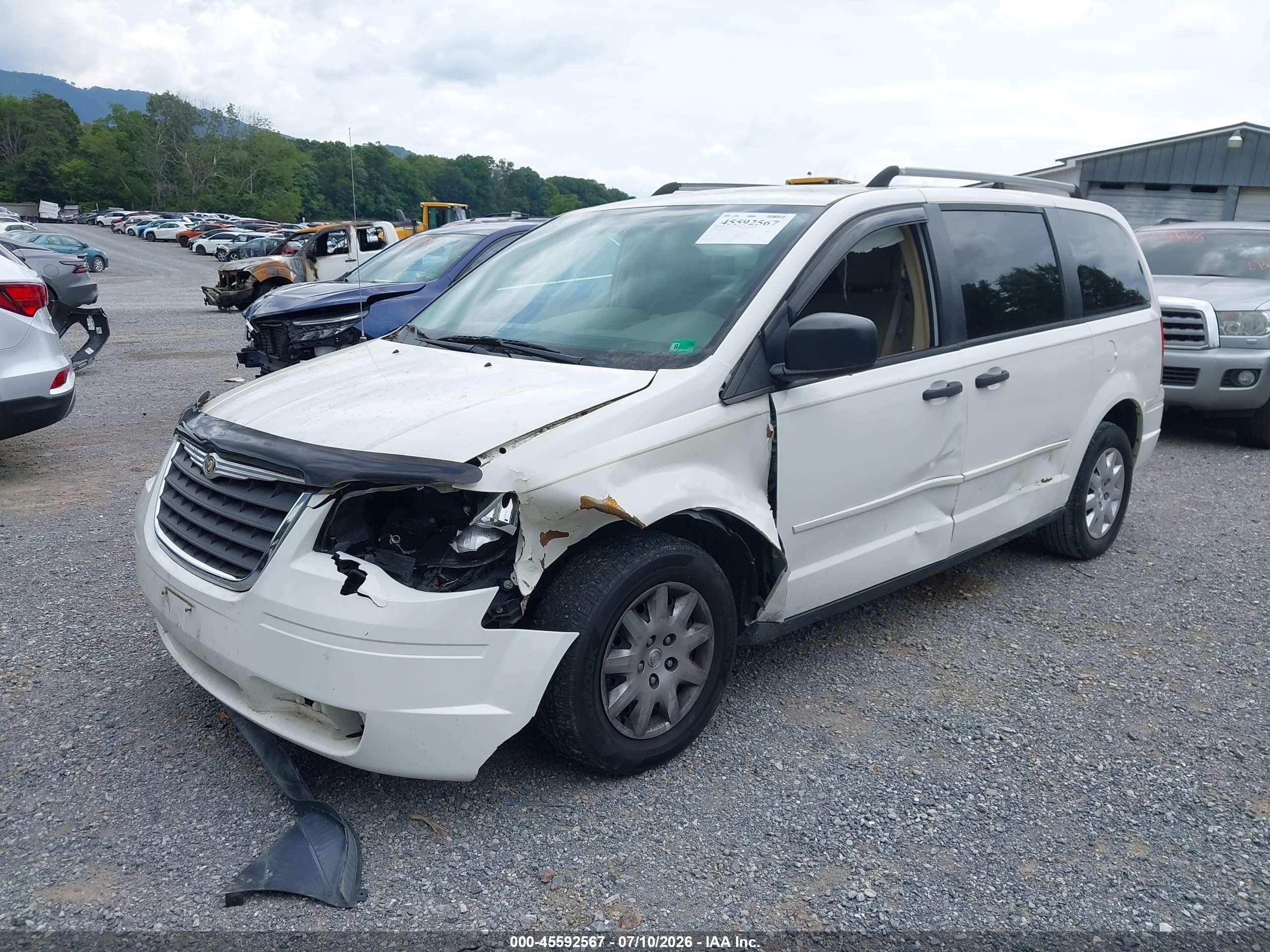 2008 Chrysler Town & Country Lx White vin: 2A8HR44H08R687121