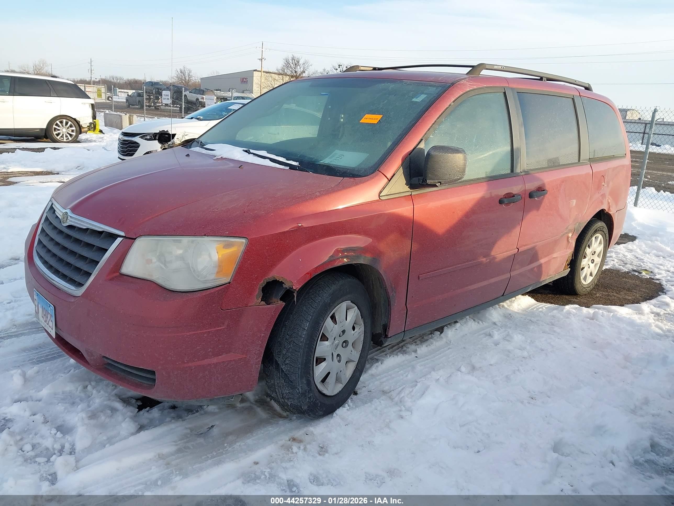 2008 Chrysler Town & Country Lx Red vin: 2A8HR44H08R722207