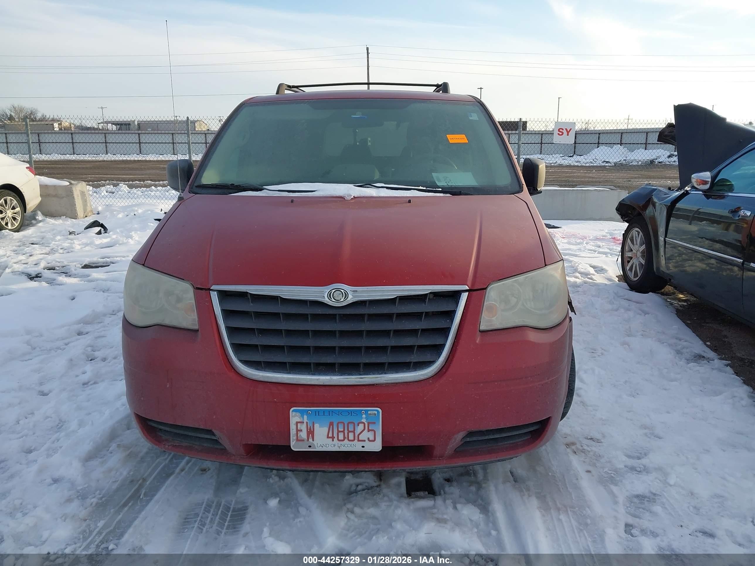 2008 Chrysler Town & Country Lx Red vin: 2A8HR44H08R722207