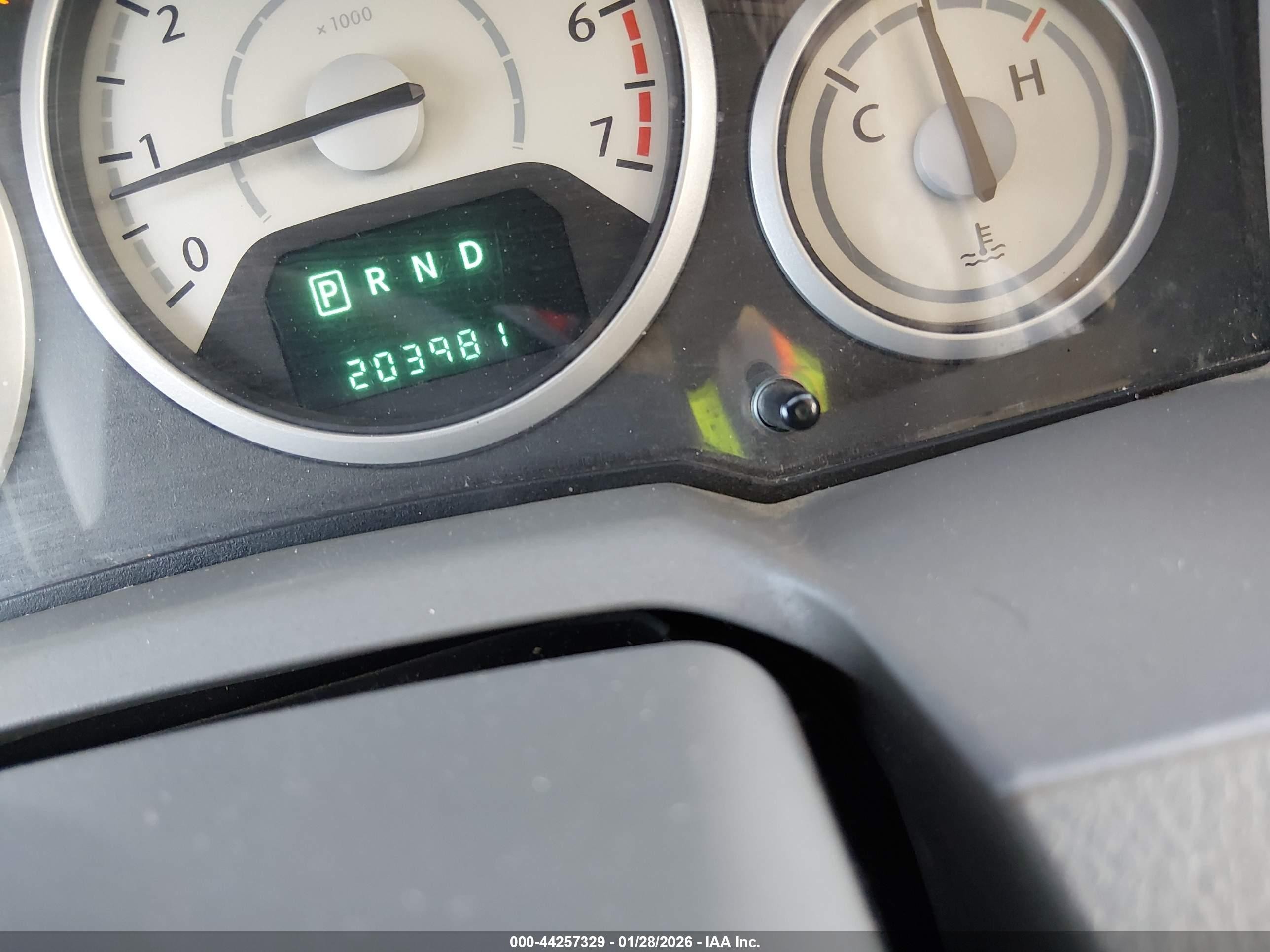 2008 Chrysler Town & Country Lx Red vin: 2A8HR44H08R722207