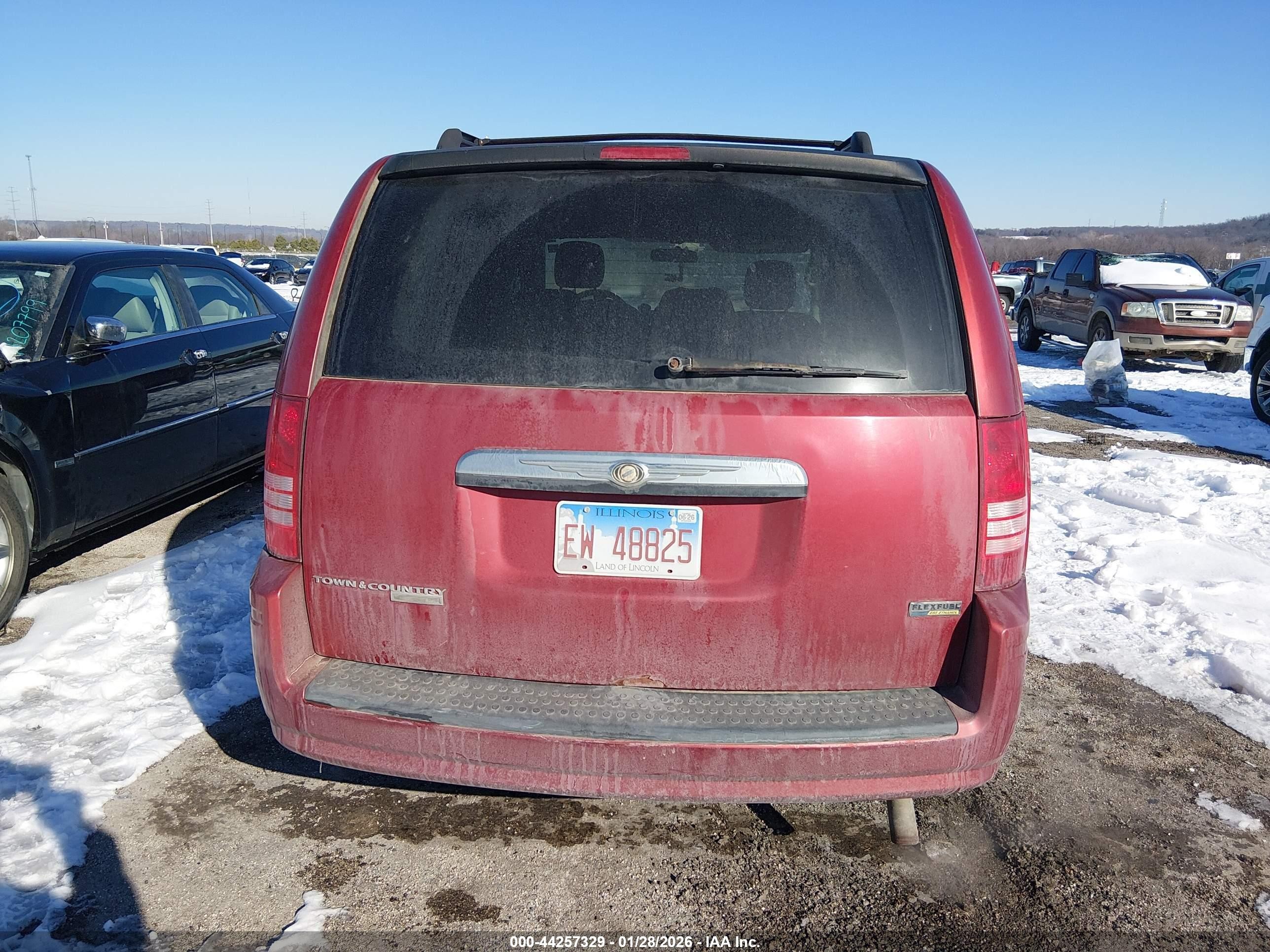 2008 Chrysler Town & Country Lx Red vin: 2A8HR44H08R722207